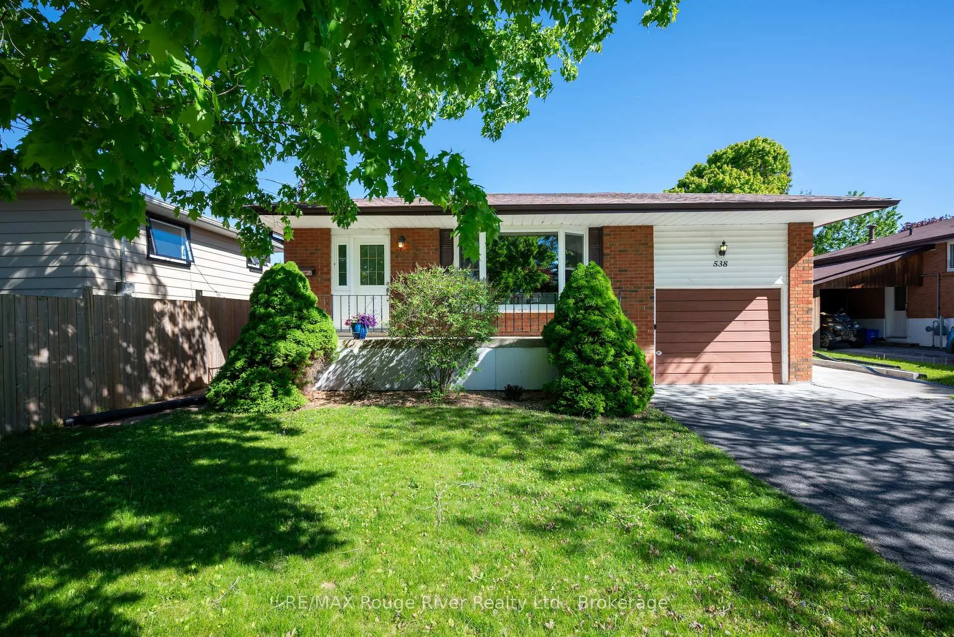 Front of 538 Willow Crescent