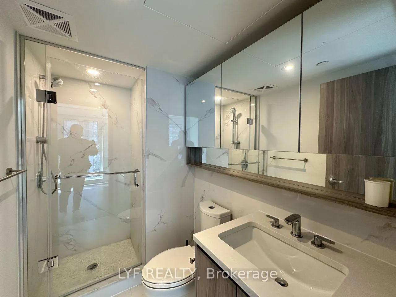 Photo 11 of Unit 2907, 38 Widmer Street, Toronto, Waterfront Communities — HOMEH