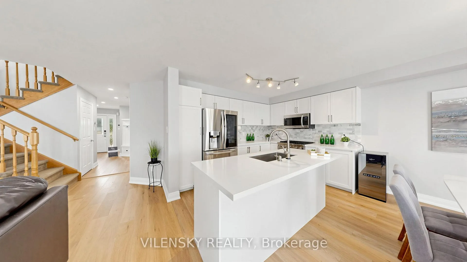 Photo 3 of 96 Sawmill Valley Drive, Newmarket, Summerhill Estates — HOMEH