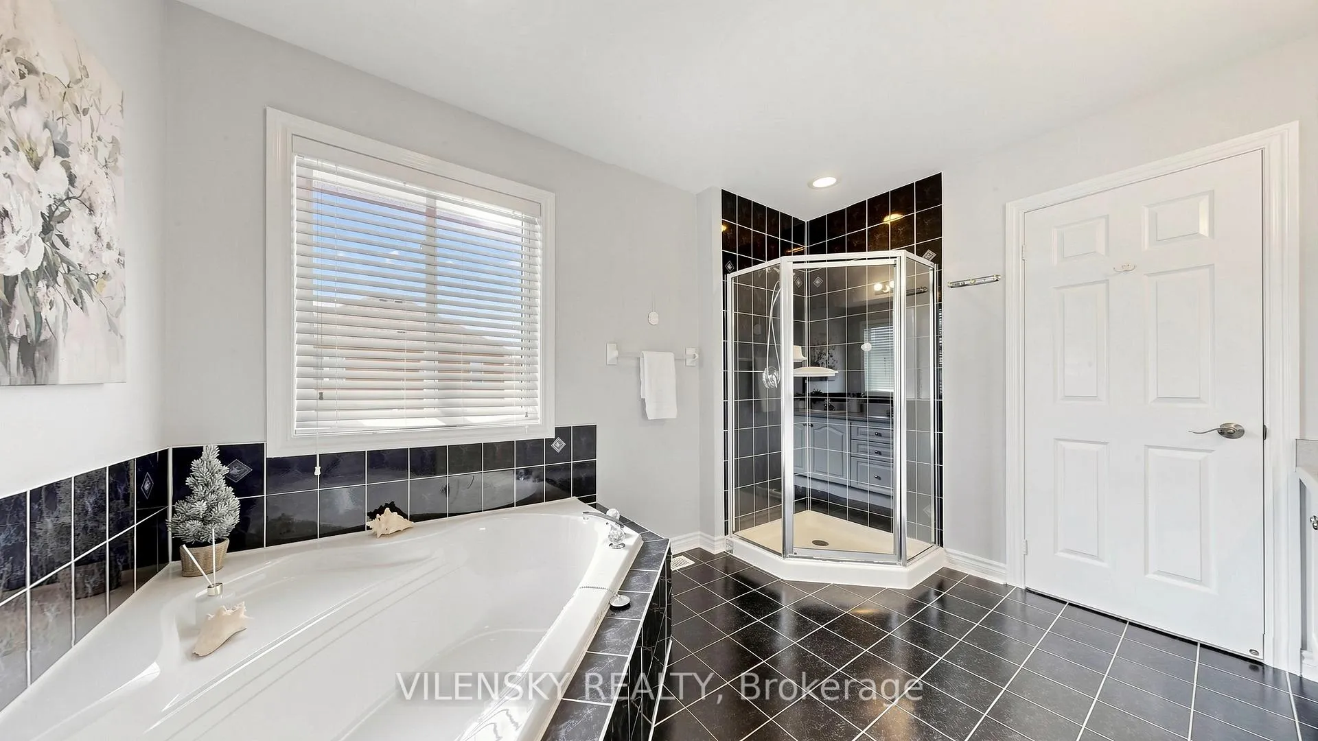 Photo 19 of 96 Sawmill Valley Drive, Newmarket, Summerhill Estates — HOMEH