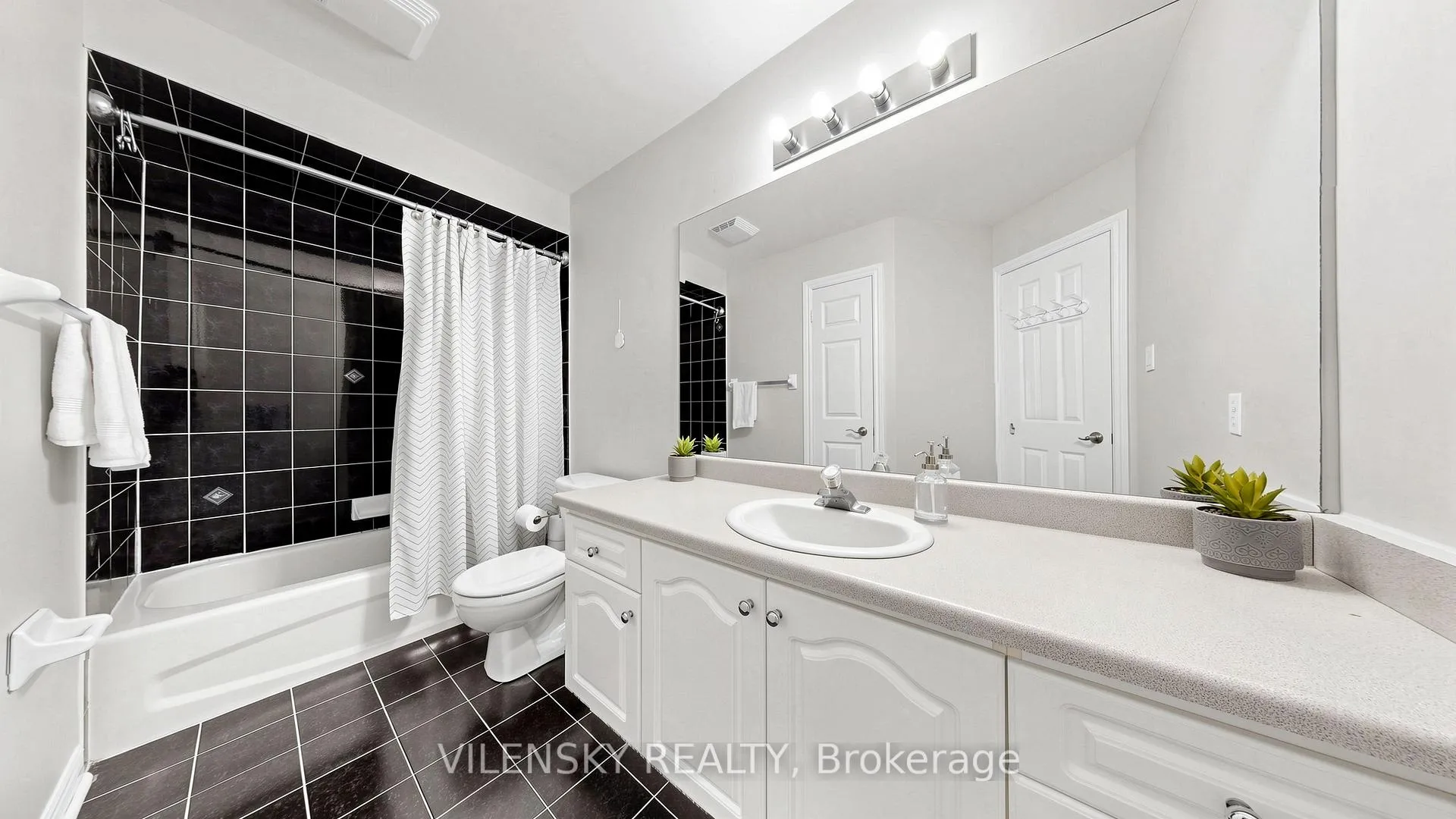 Photo 27 of 96 Sawmill Valley Drive, Newmarket, Summerhill Estates — HOMEH