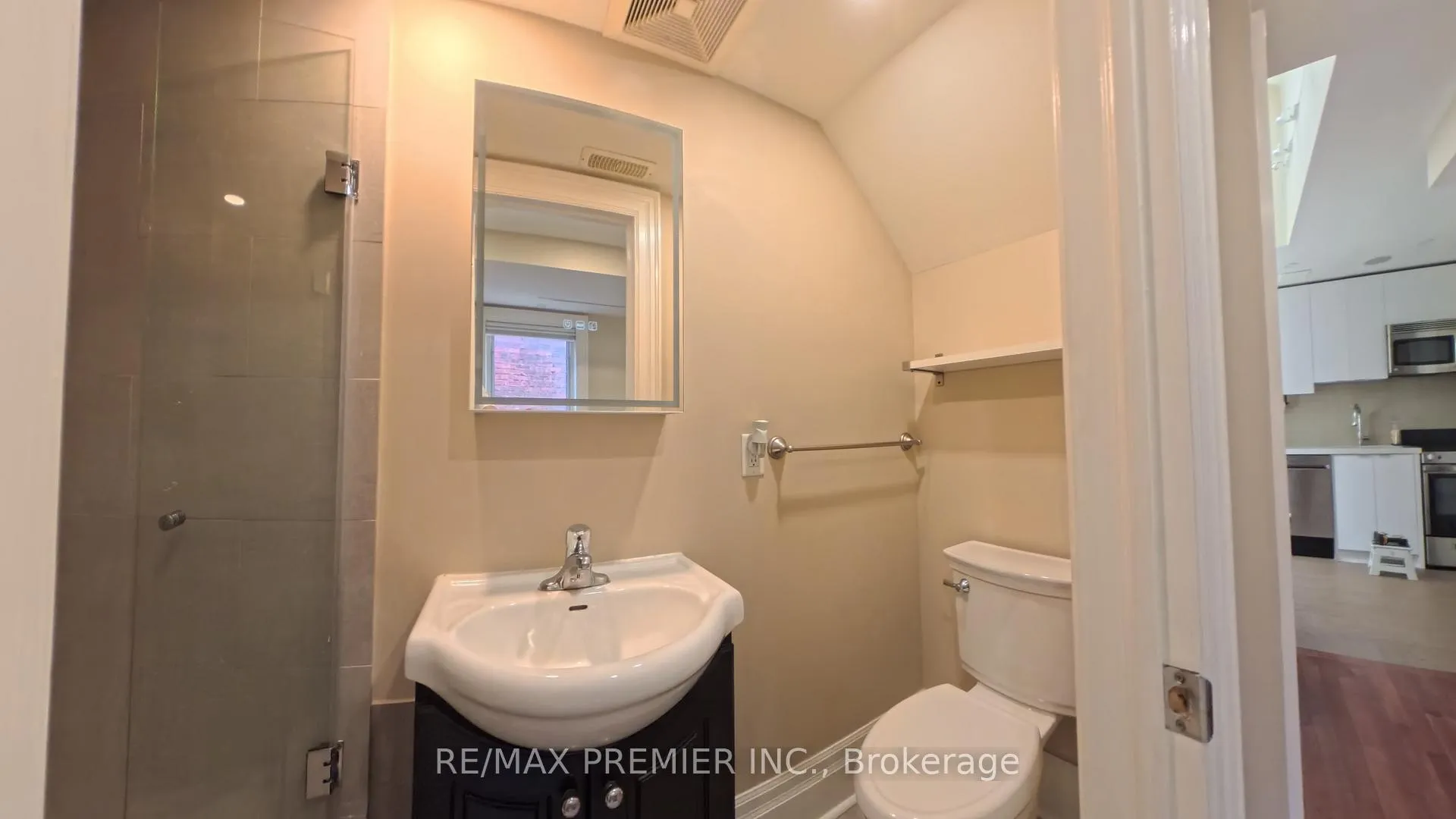 Photo 5 of Unit Apt 2, 718 Bathurst Street, Toronto, Palmerston-Little Italy — HOMEH