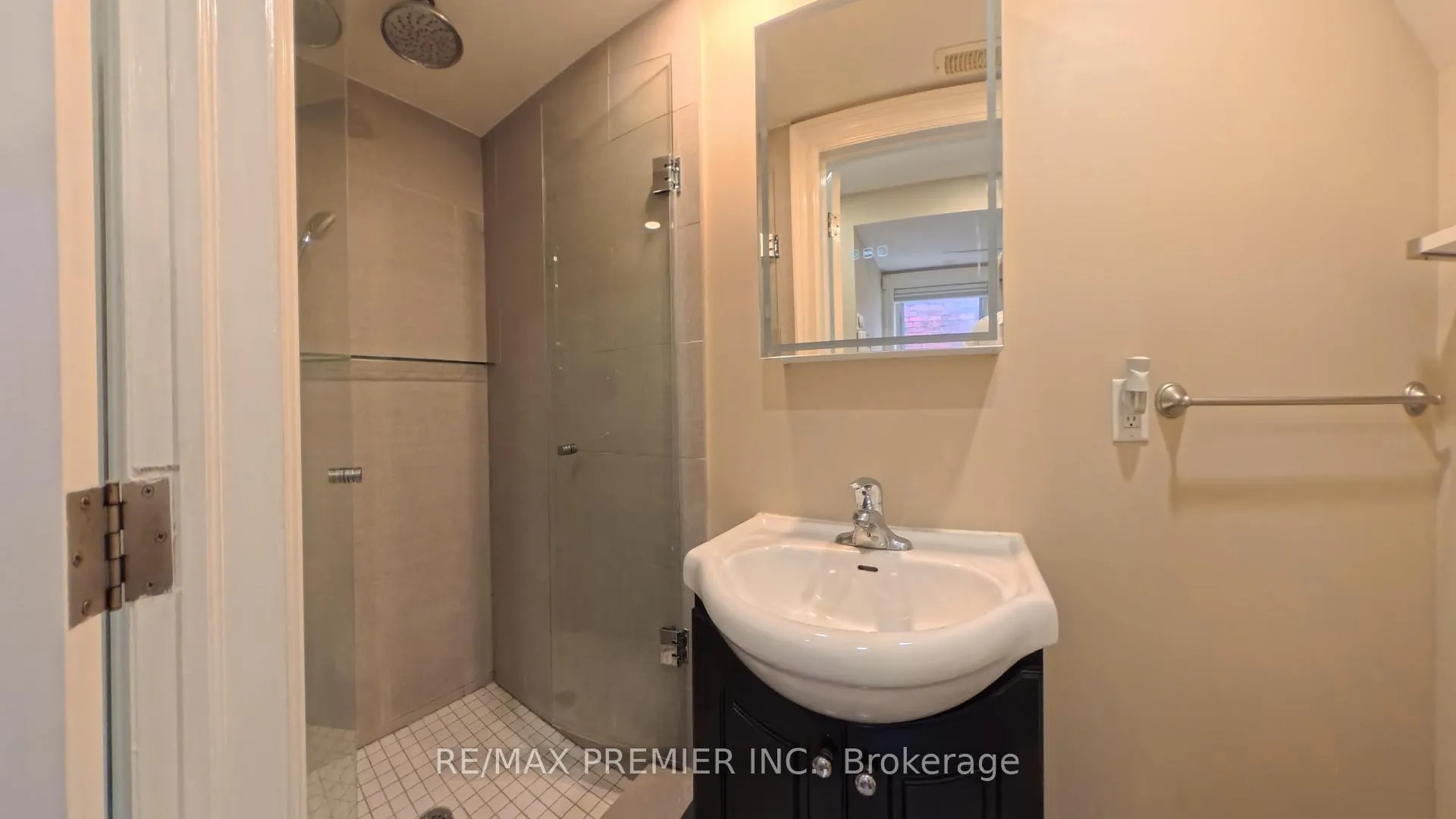 Photo 6 of Unit Apt 2, 718 Bathurst Street, Toronto, Palmerston-Little Italy — HOMEH