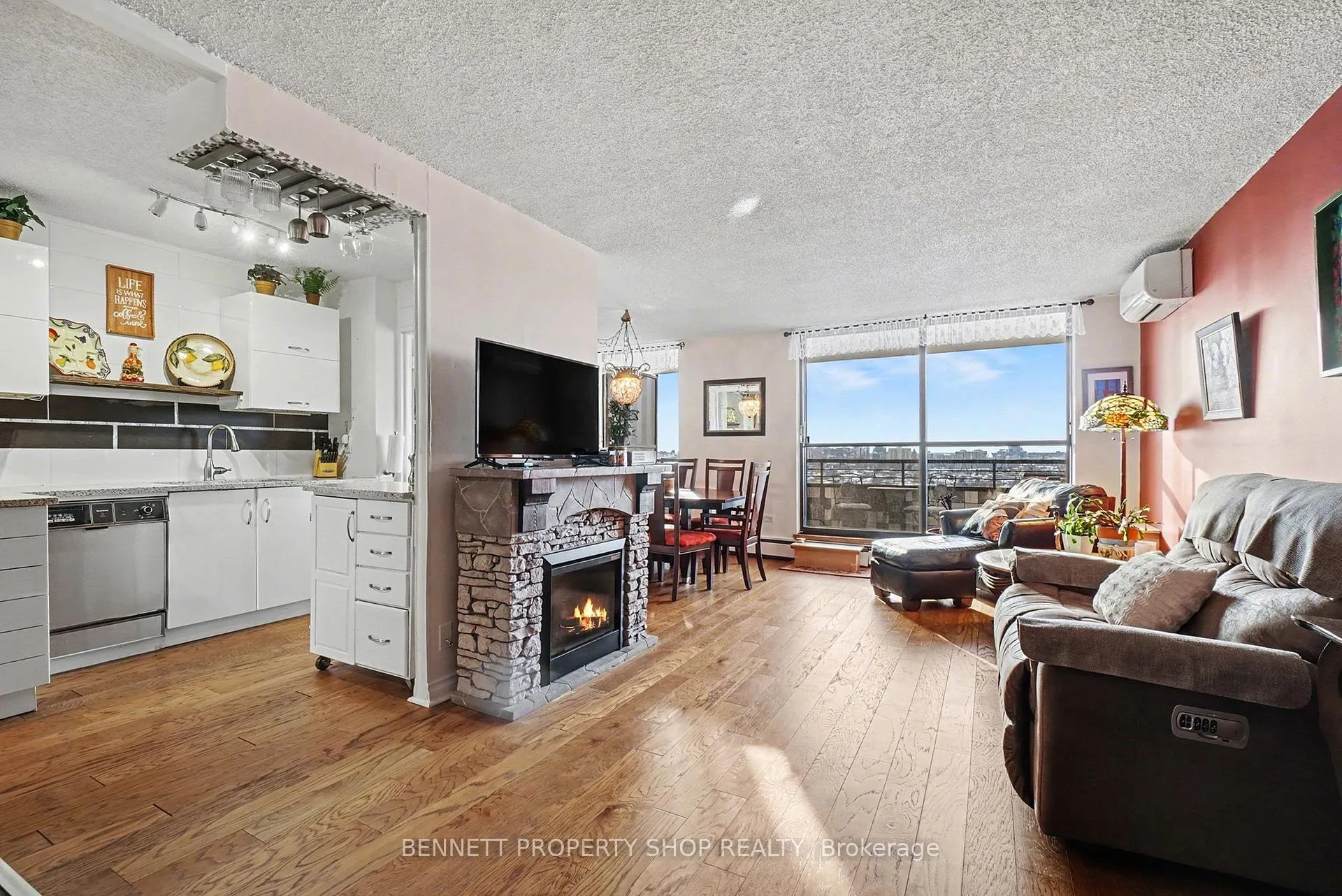Photo 2 of Unit 1402, 505 St Laurent Boulevard, Ottawa, Viscount Alexander Park — HOMEH