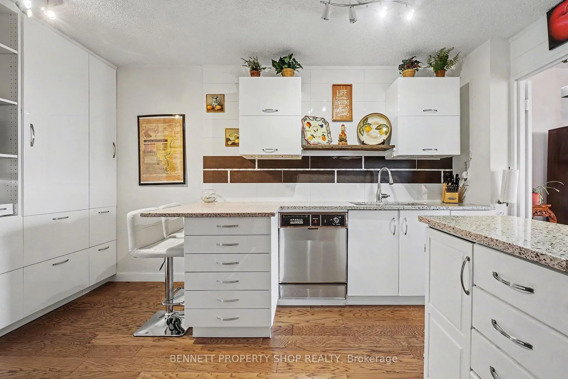 Photo 3 of Unit 1402, 505 St Laurent Boulevard, Ottawa, Viscount Alexander Park — HOMEH