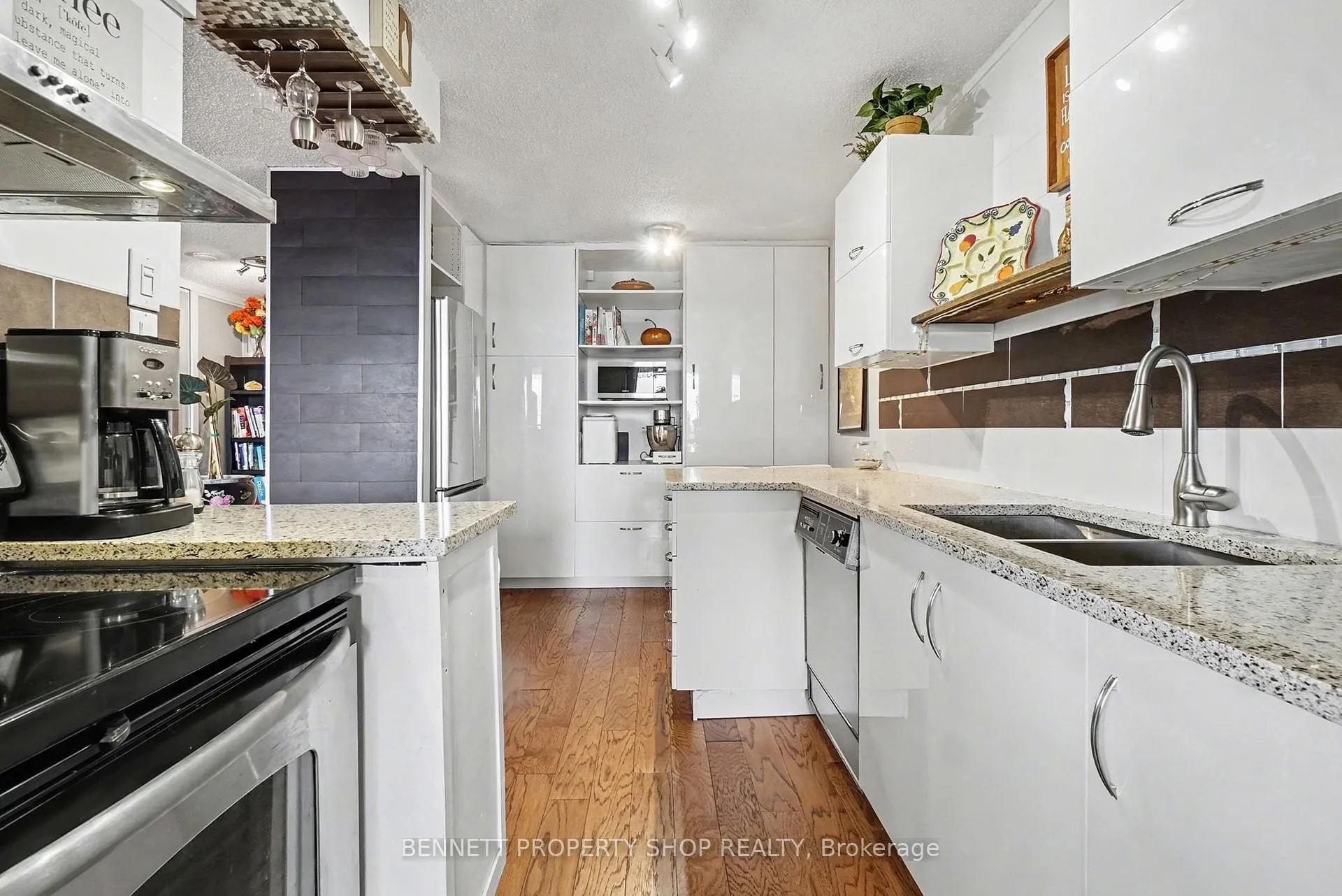Photo 4 of Unit 1402, 505 St Laurent Boulevard, Ottawa, Viscount Alexander Park — HOMEH