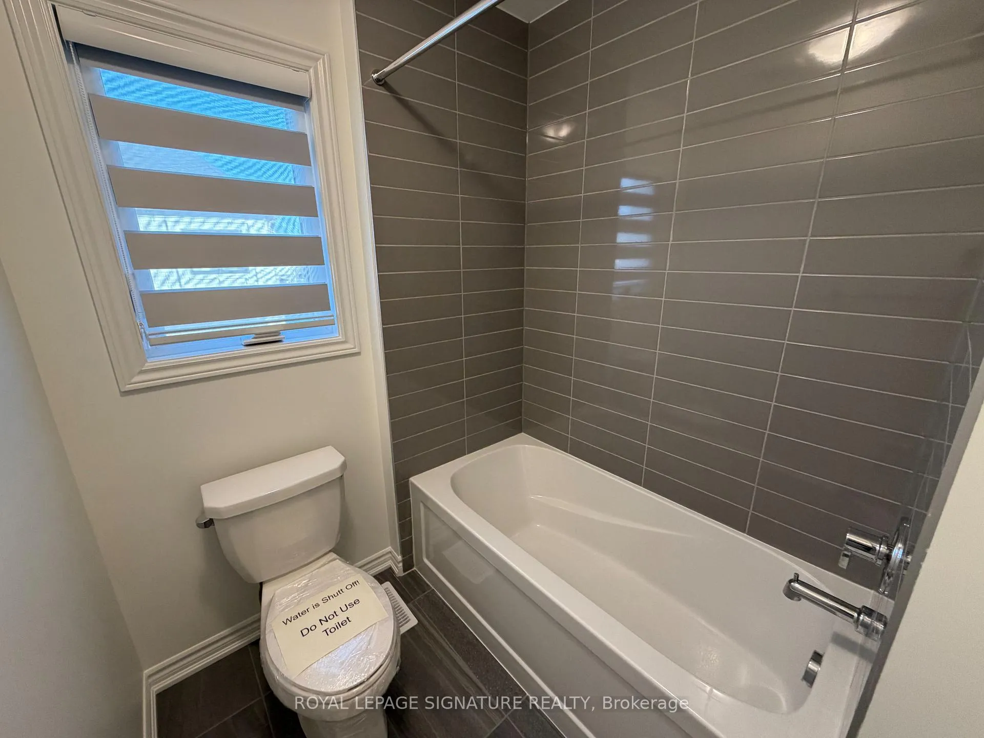 Photo 19 of 1460 Chamomile Crescent W, Milton, Walker — HOMEH