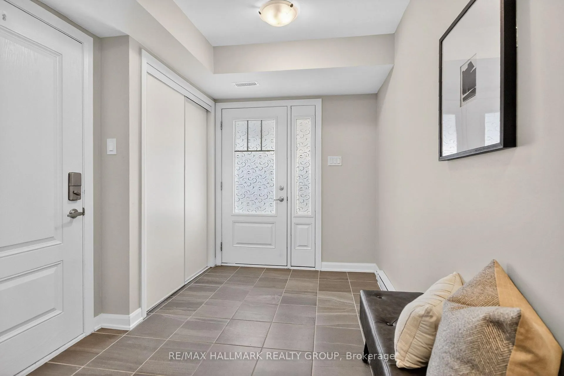 Photo 2 of 58 Teelin Circle, Ottawa, Barrhaven - Half Moon Bay — HOMEH