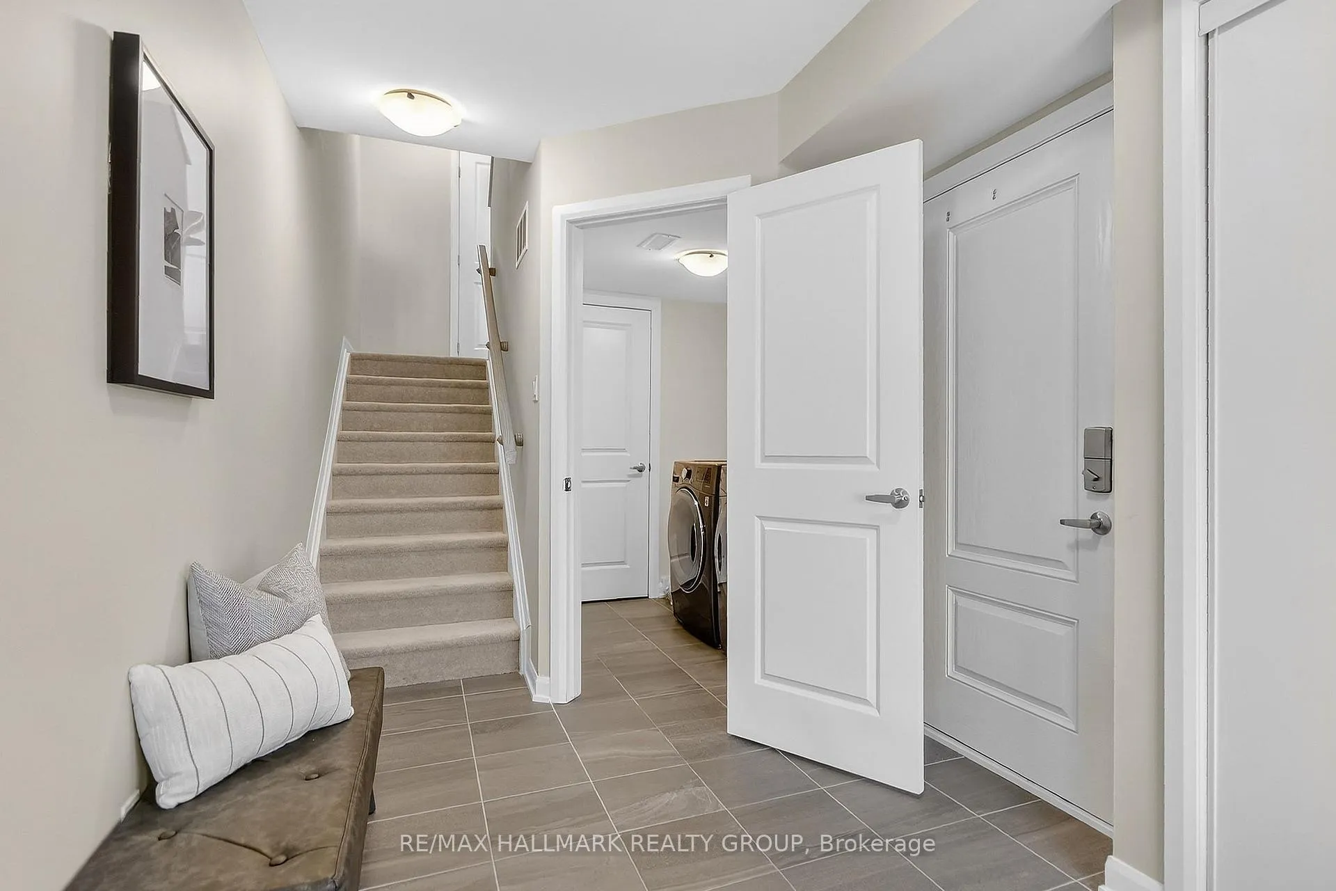 Photo 3 of 58 Teelin Circle, Ottawa, Barrhaven - Half Moon Bay — HOMEH