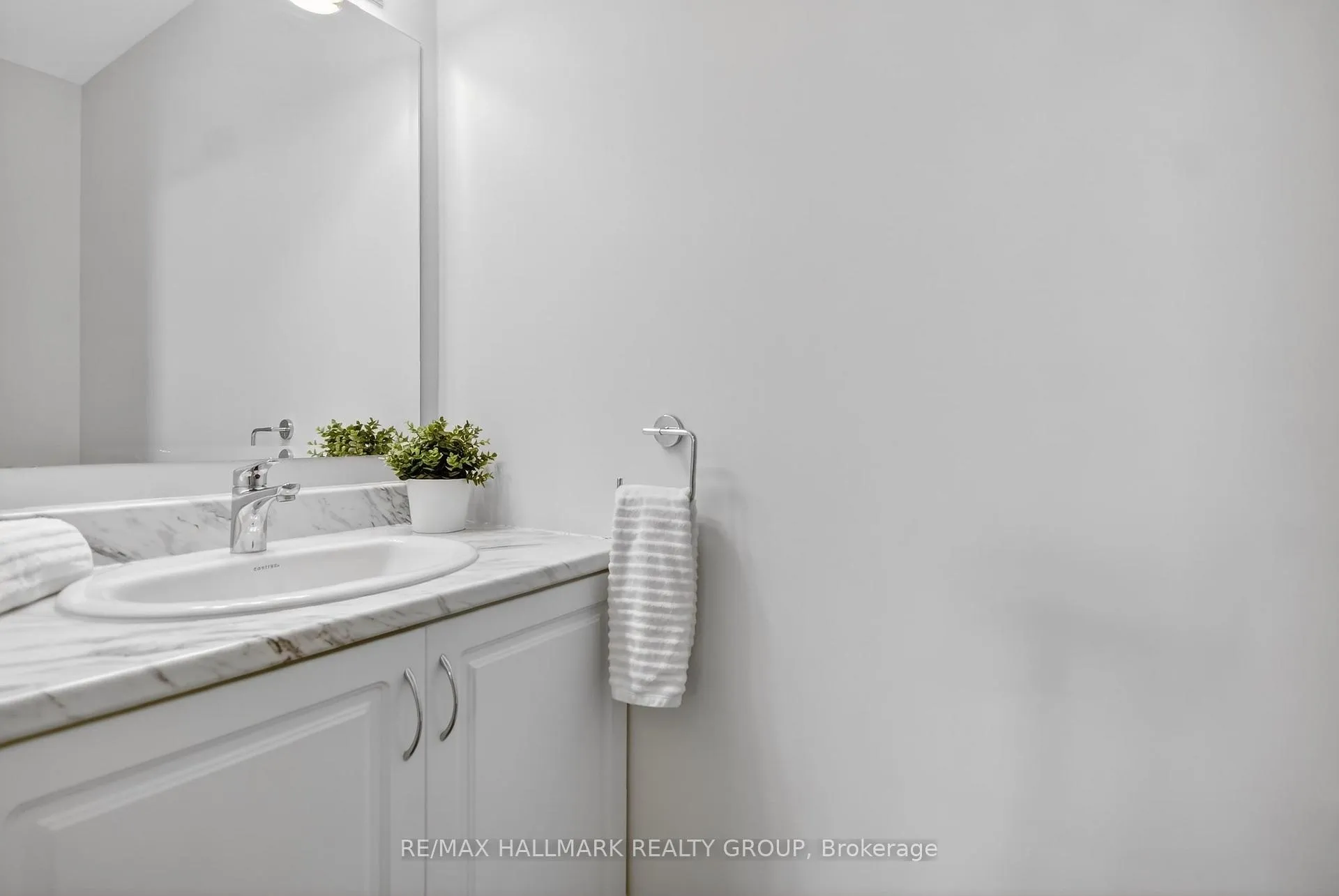 Photo 4 of 58 Teelin Circle, Ottawa, Barrhaven - Half Moon Bay — HOMEH