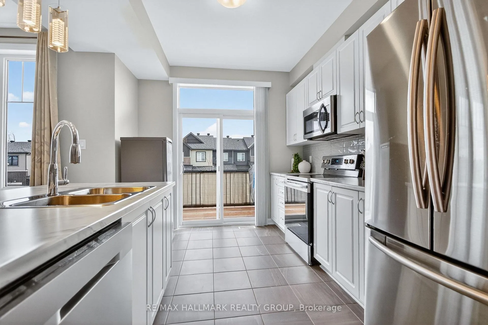 Photo 9 of 58 Teelin Circle, Ottawa, Barrhaven - Half Moon Bay — HOMEH