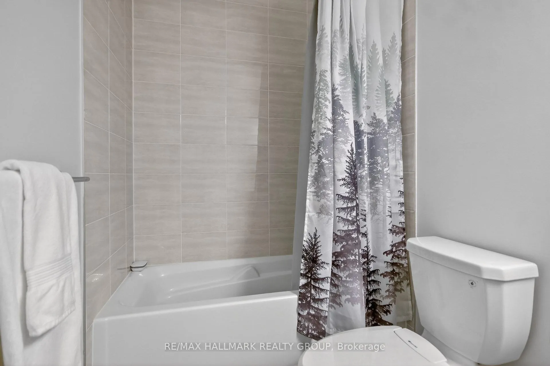 Photo 17 of 58 Teelin Circle, Ottawa, Barrhaven - Half Moon Bay — HOMEH