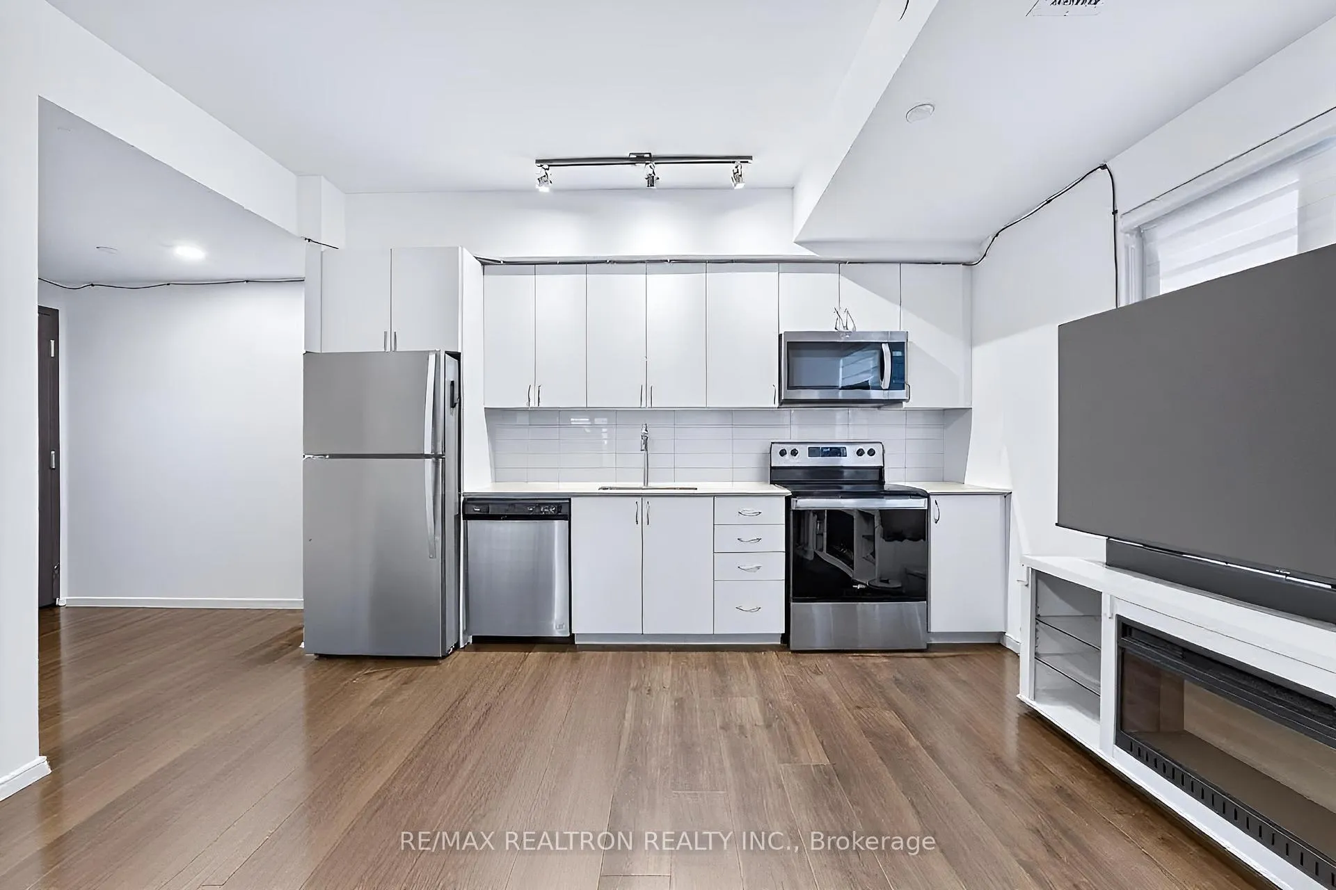 Photo 14 of Unit 510, 56 Lakeside Terrace, Barrie, Little Lake — HOMEH