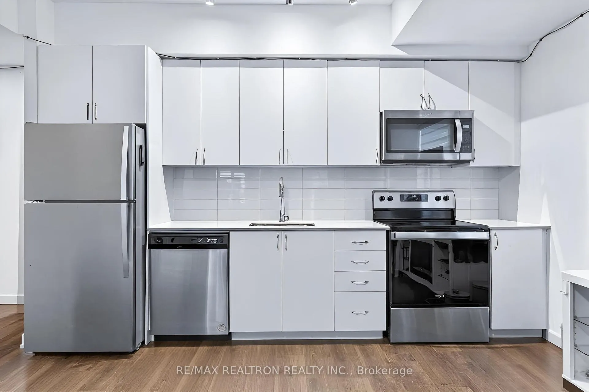 Photo 15 of Unit 510, 56 Lakeside Terrace, Barrie, Little Lake — HOMEH
