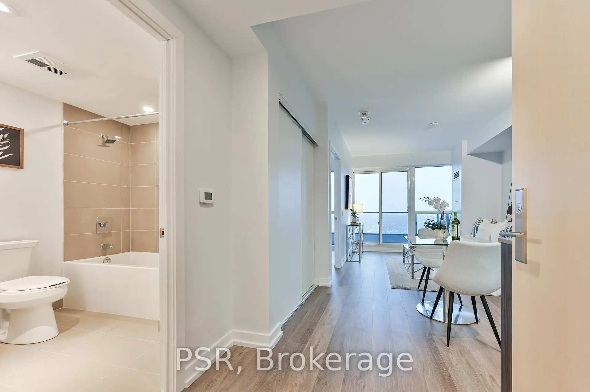 Photo 4 of Unit 4409, 395 Bloor Street E, Toronto, North St. James Town — HOMEH