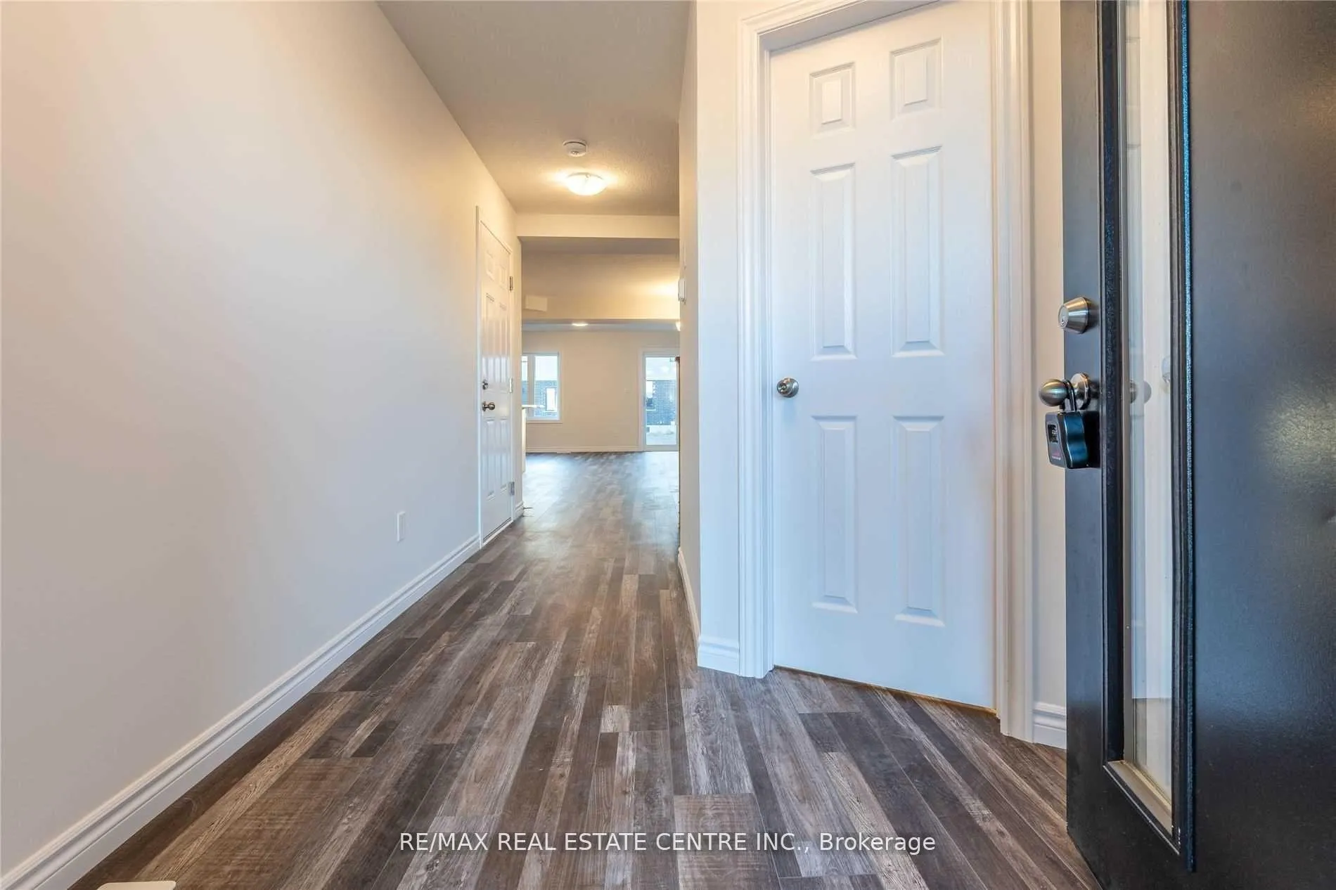 Photo 6 of 3142 Turner Crescent, London, South U — HOMEH