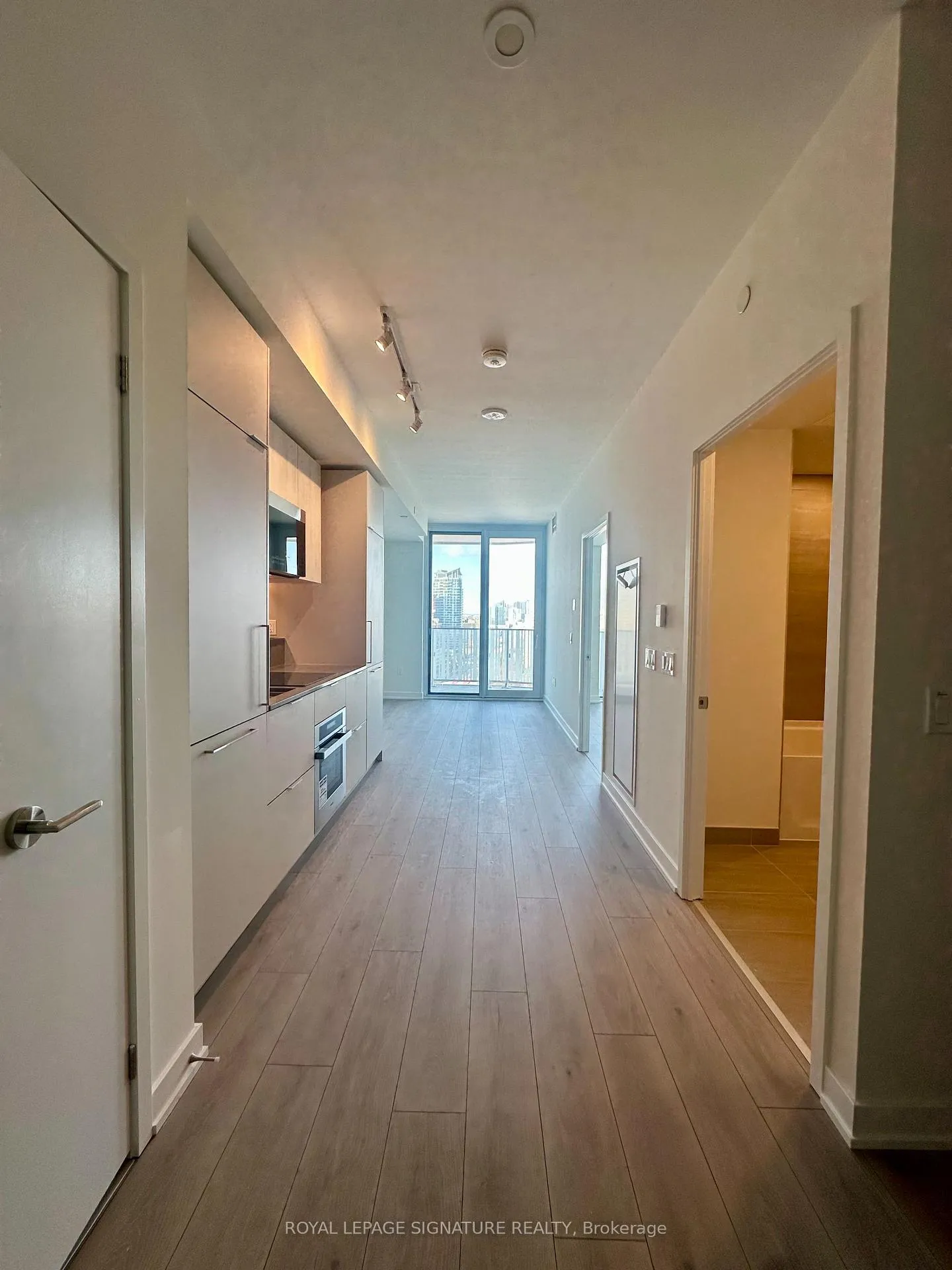 Photo 2 of Unit 1705, 1 Fairview Road E, Mississauga, Mississauga Valleys — HOMEH