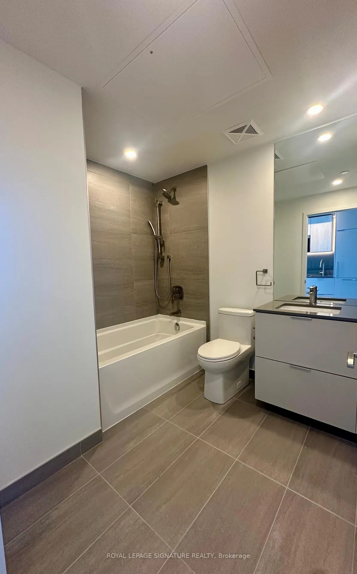 Photo 4 of Unit 1705, 1 Fairview Road E, Mississauga, Mississauga Valleys — HOMEH