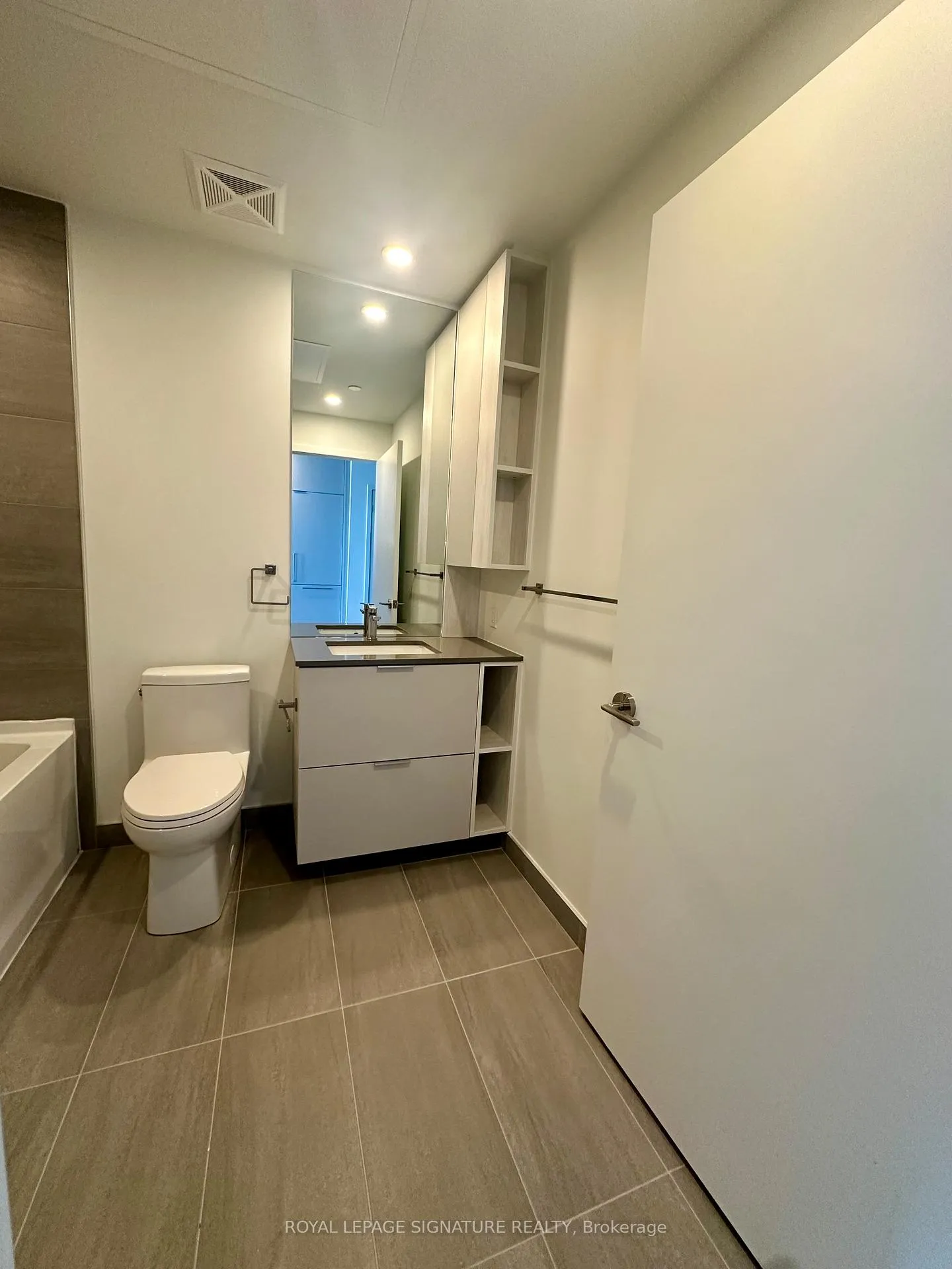 Photo 5 of Unit 1705, 1 Fairview Road E, Mississauga, Mississauga Valleys — HOMEH