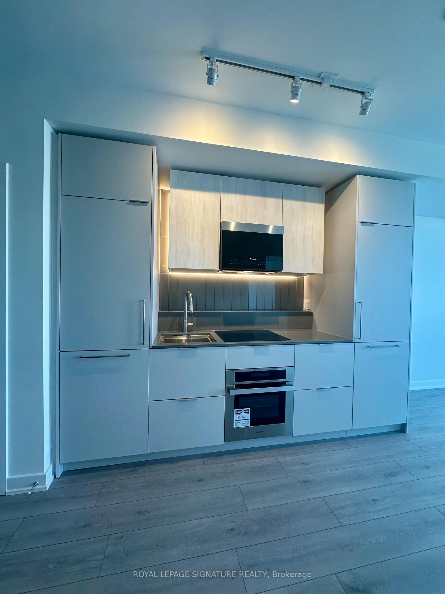 Photo 7 of Unit 1705, 1 Fairview Road E, Mississauga, Mississauga Valleys — HOMEH