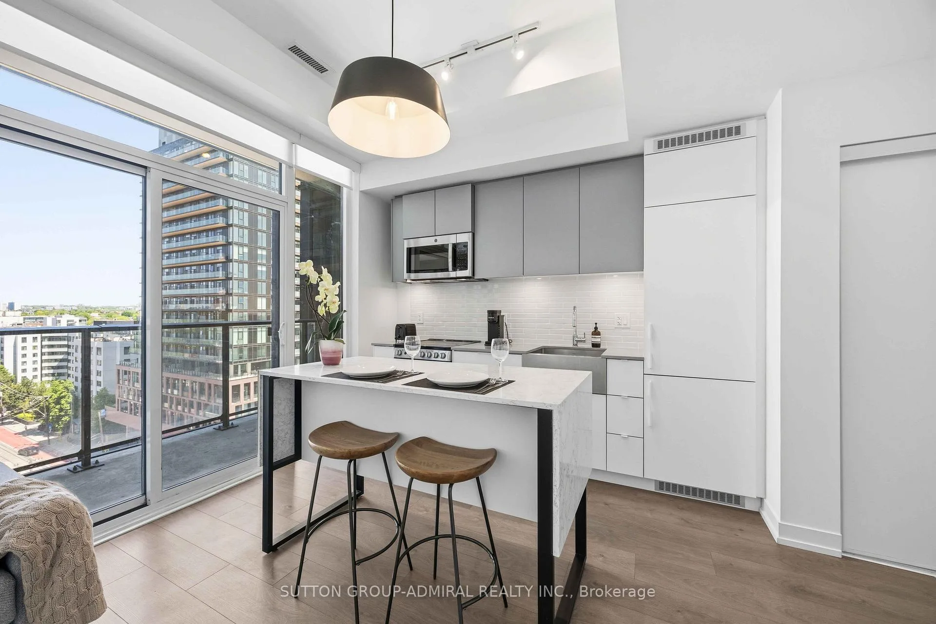 Photo 6 of Unit 902, 270 Dufferin Street, Toronto, South Parkdale — HOMEH