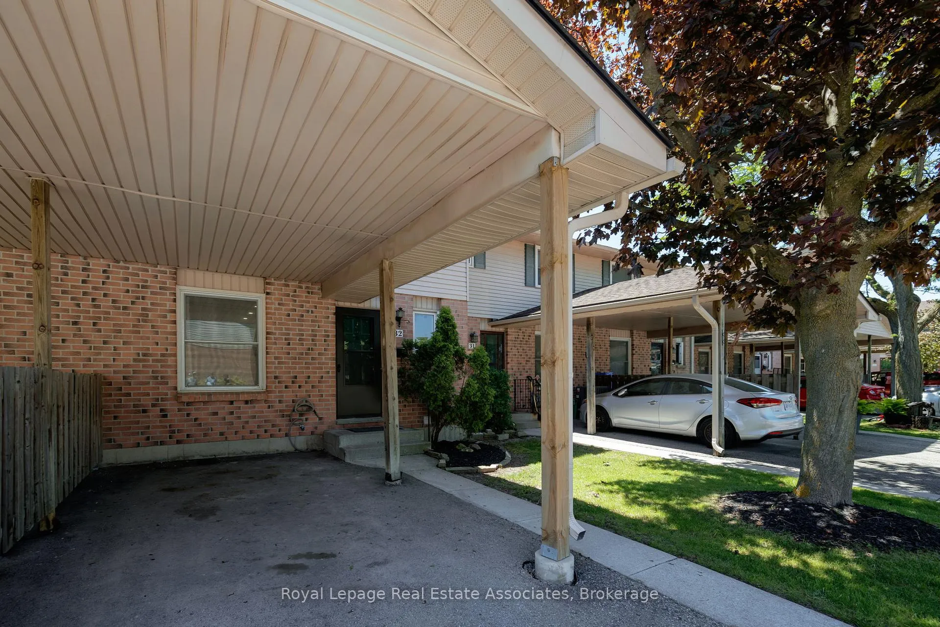 Photo 3 of 160 Conway Drive, London, South X — HOMEH