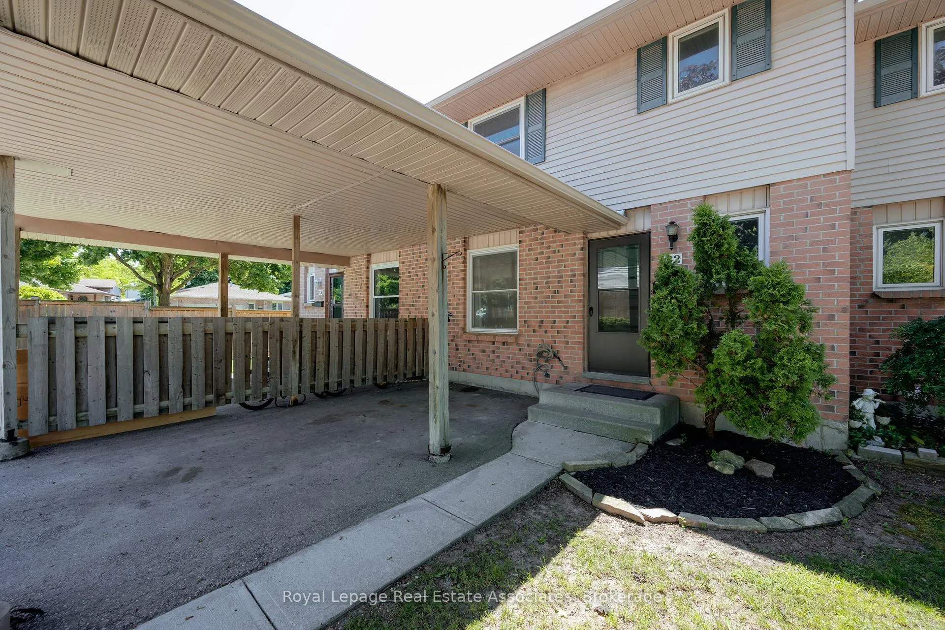 Photo 4 of 160 Conway Drive, London, South X — HOMEH