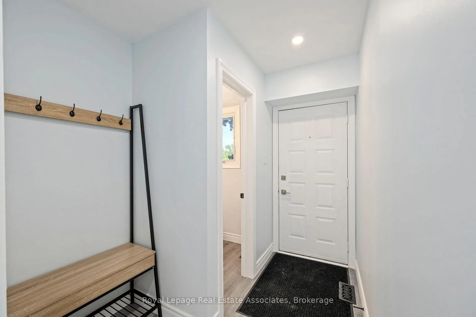 Photo 7 of 160 Conway Drive, London, South X — HOMEH