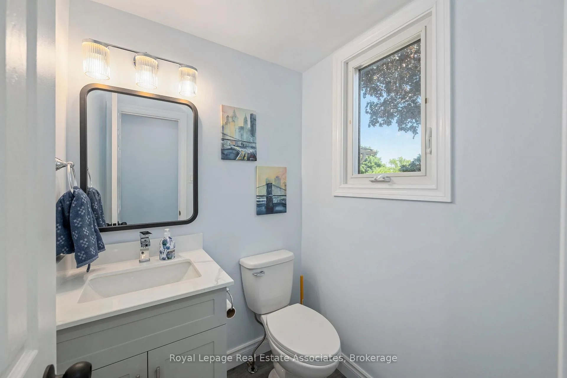 Photo 8 of 160 Conway Drive, London, South X — HOMEH