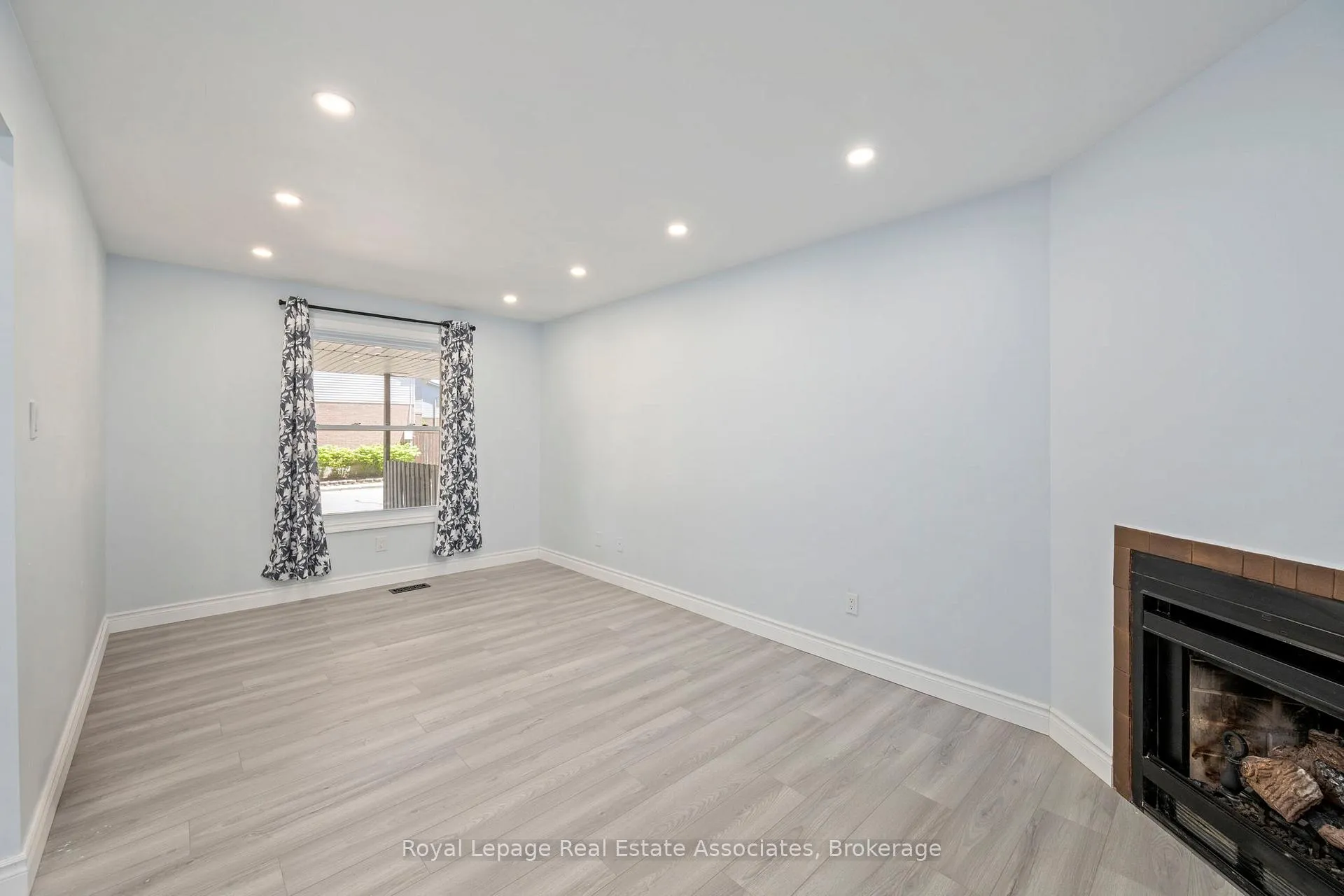 Photo 9 of 160 Conway Drive, London, South X — HOMEH
