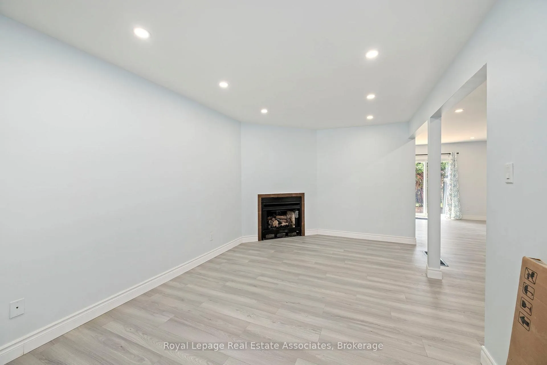 Photo 10 of 160 Conway Drive, London, South X — HOMEH