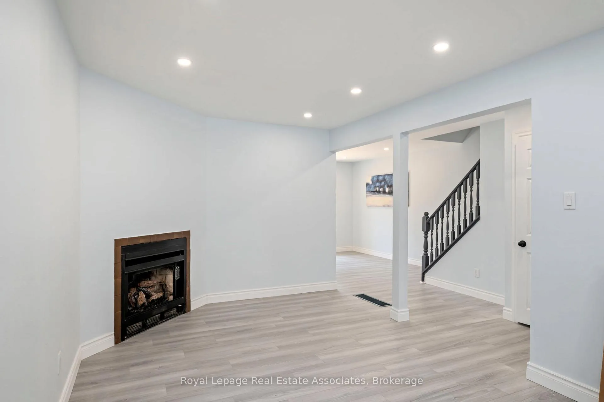 Photo 11 of 160 Conway Drive, London, South X — HOMEH