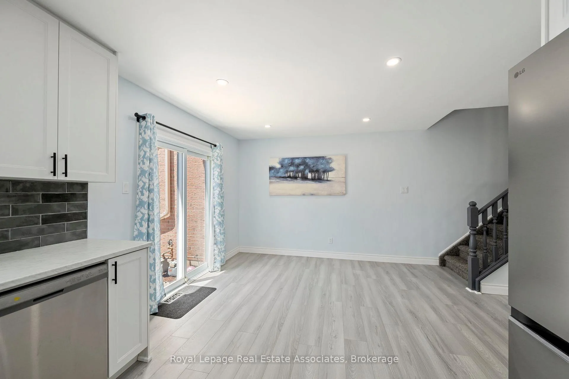 Photo 14 of 160 Conway Drive, London, South X — HOMEH