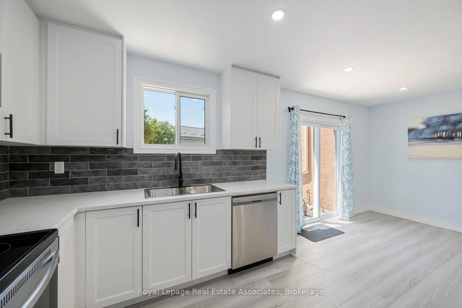 Photo 15 of 160 Conway Drive, London, South X — HOMEH