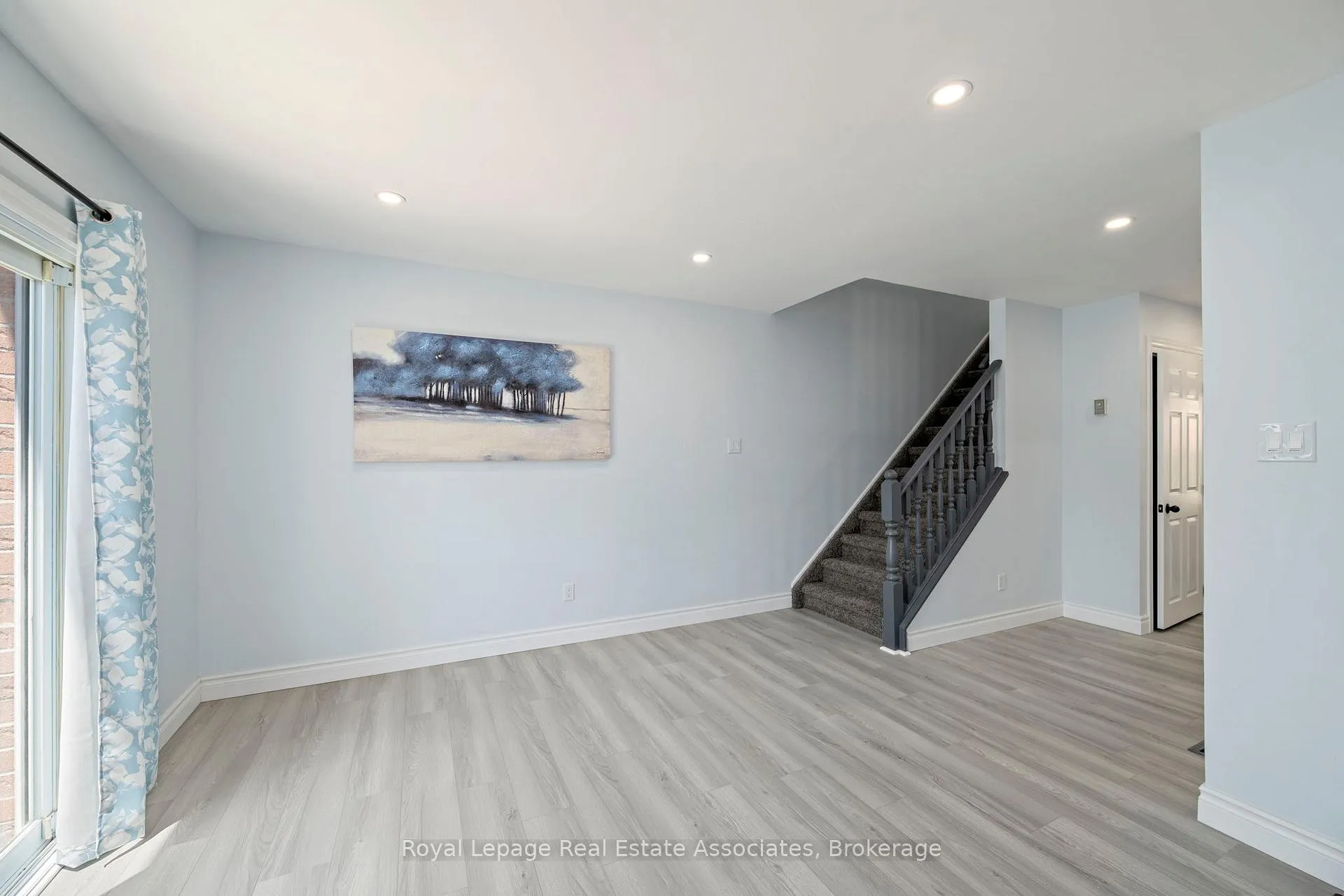 Photo 16 of 160 Conway Drive, London, South X — HOMEH