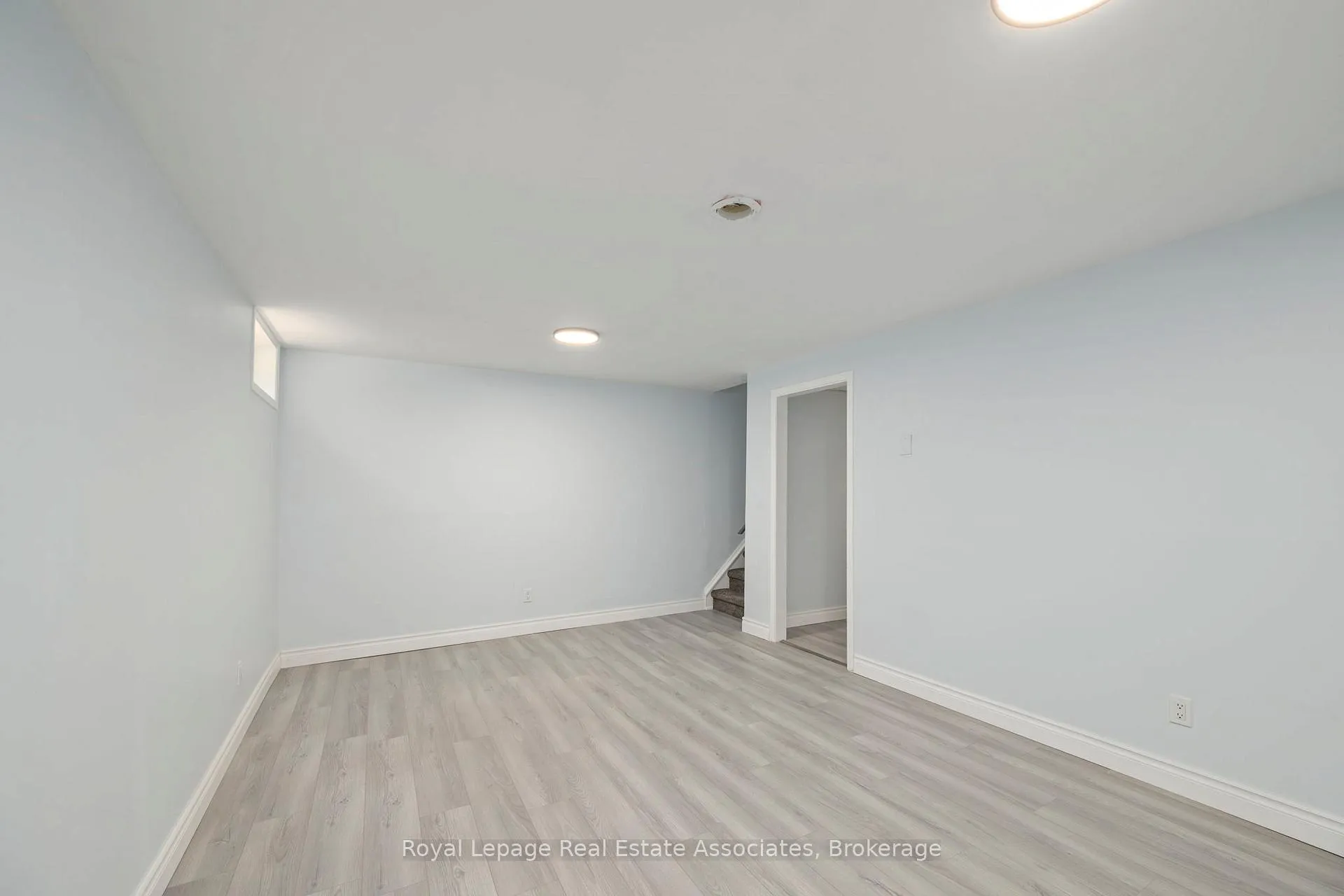 Photo 19 of 160 Conway Drive, London, South X — HOMEH
