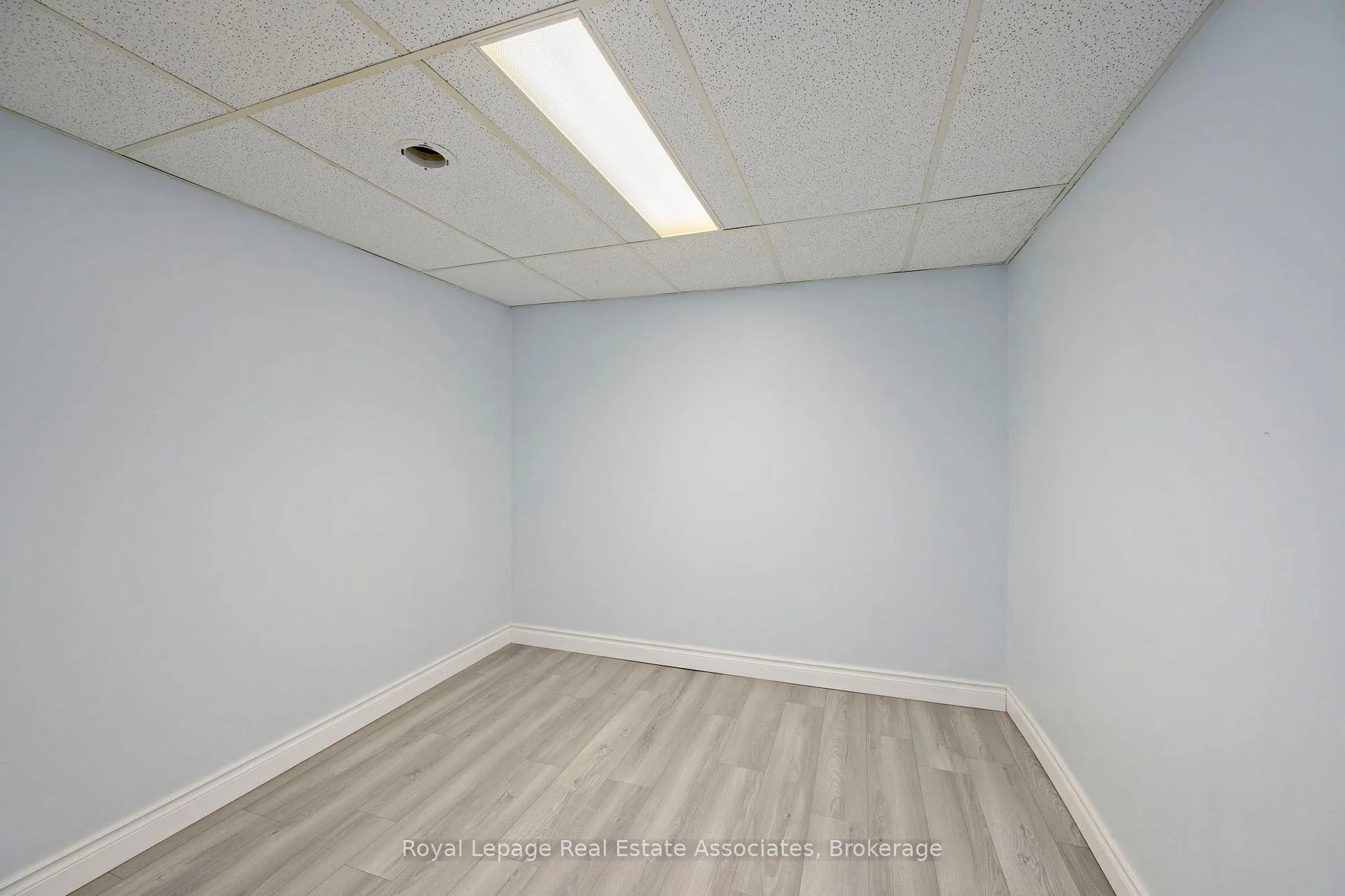 Photo 20 of 160 Conway Drive, London, South X — HOMEH