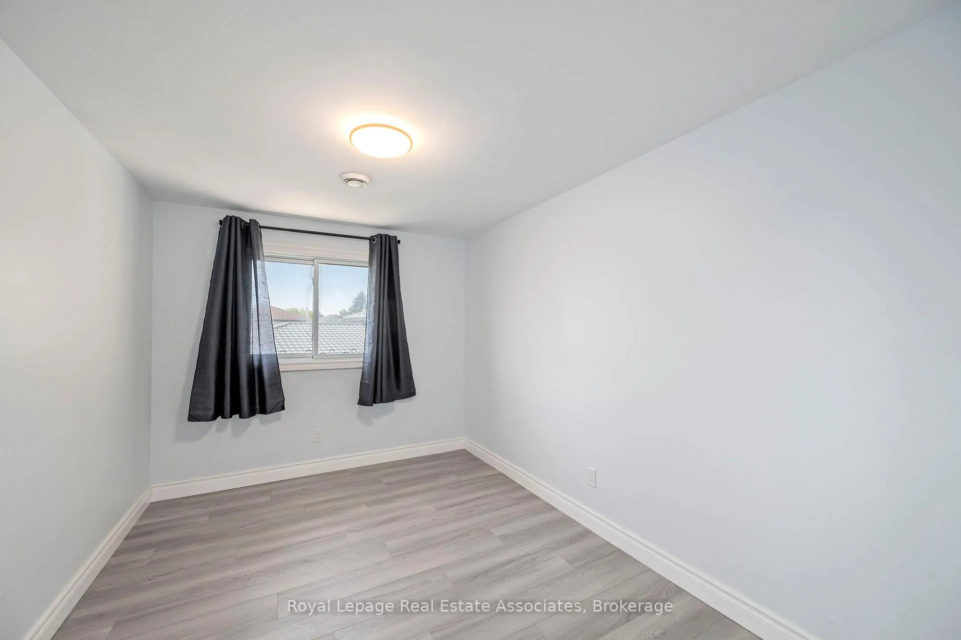 Photo 23 of 160 Conway Drive, London, South X — HOMEH