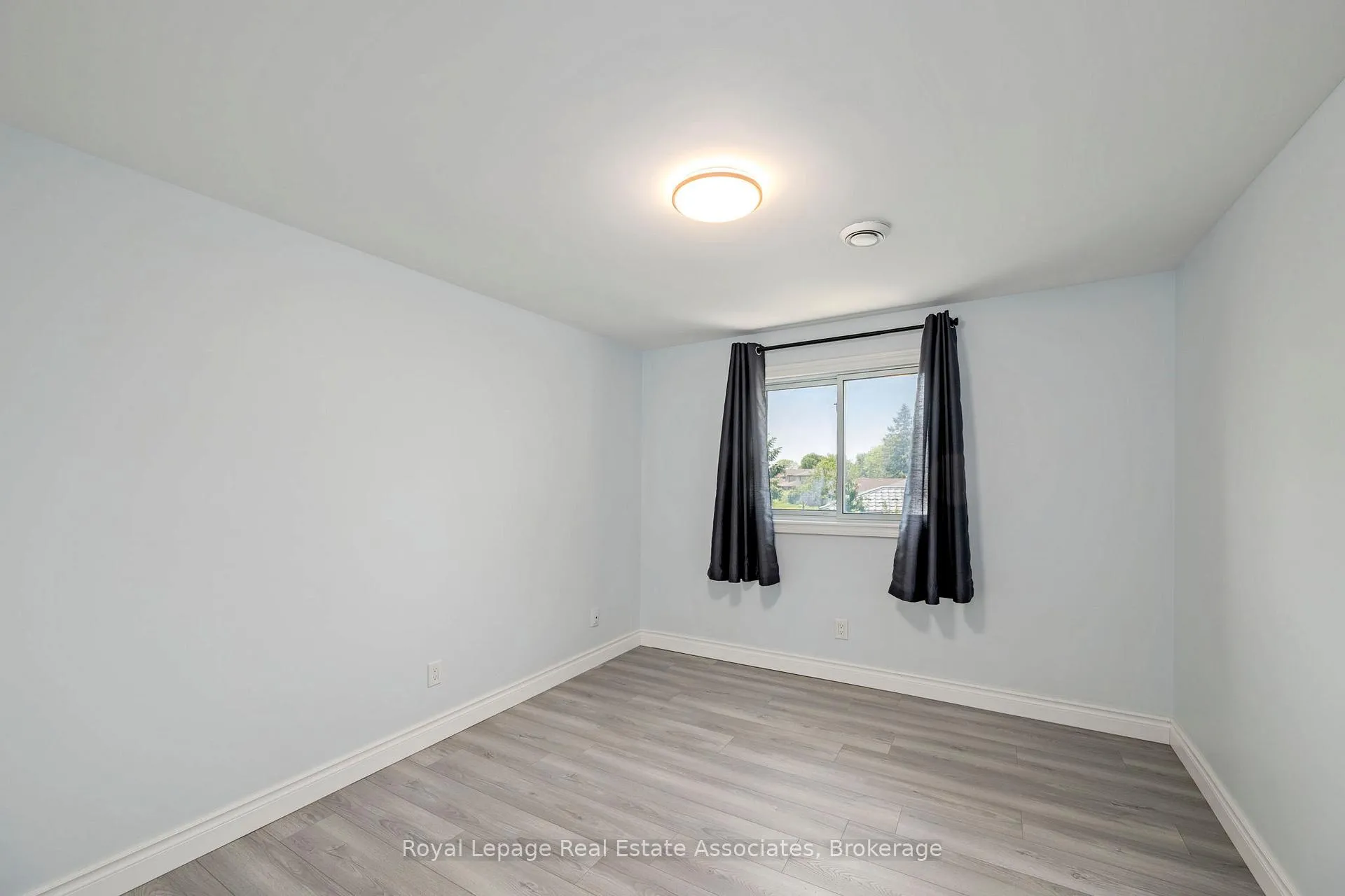 Photo 24 of 160 Conway Drive, London, South X — HOMEH