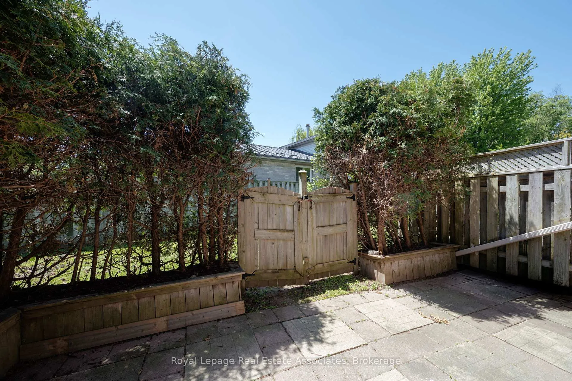 Photo 29 of 160 Conway Drive, London, South X — HOMEH