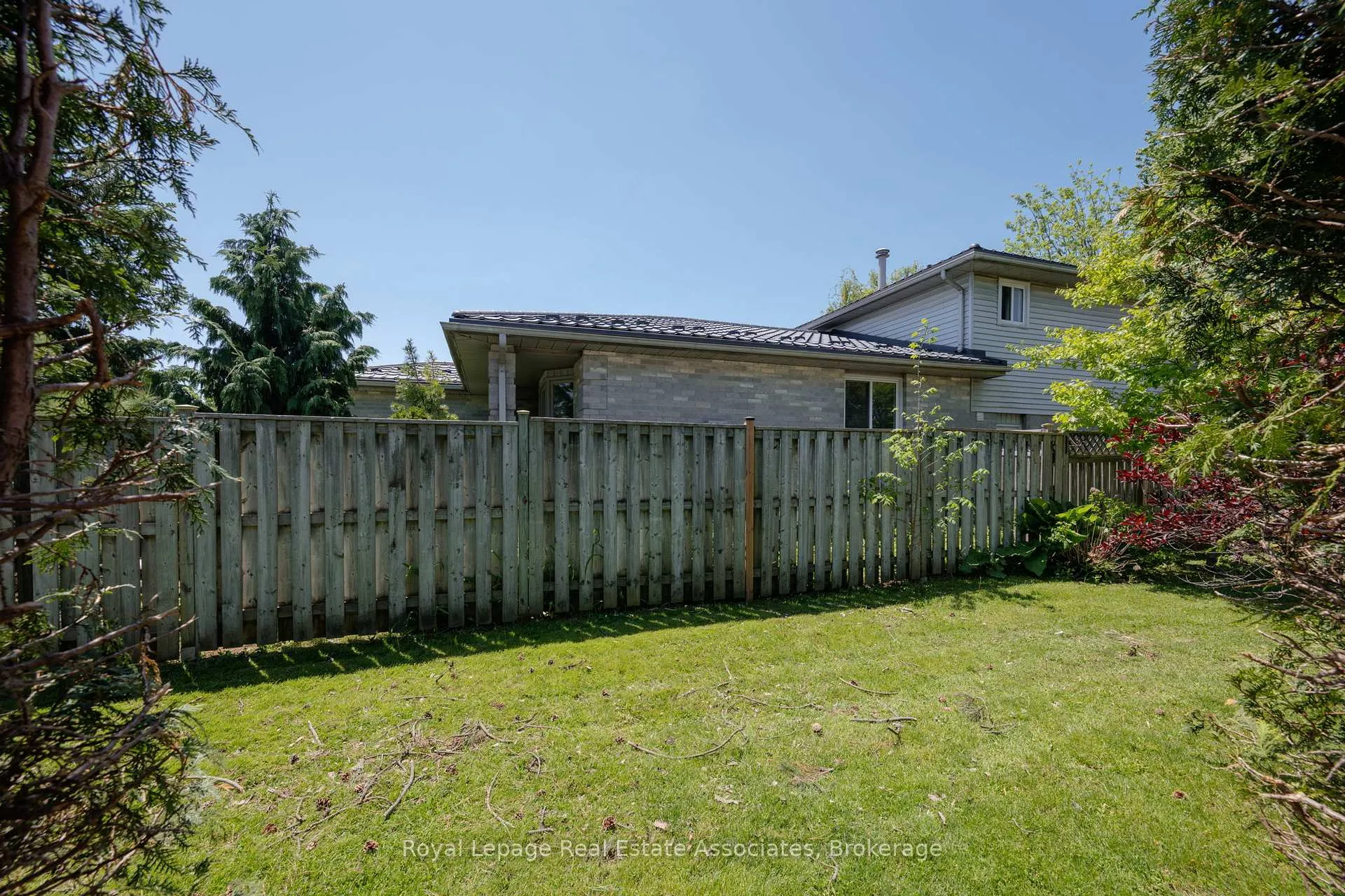 Photo 30 of 160 Conway Drive, London, South X — HOMEH