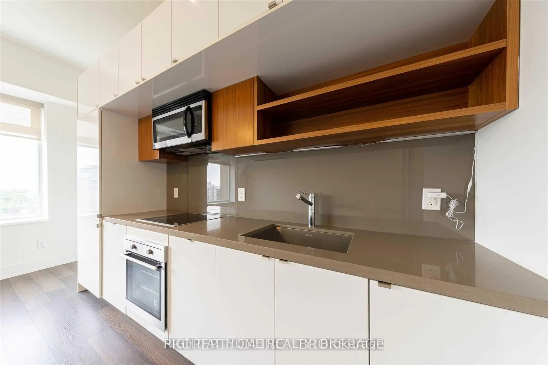 Photo 3 of Unit 1023, 111 St Clair Avenue W, Toronto, Yonge-St. Clair — HOMEH