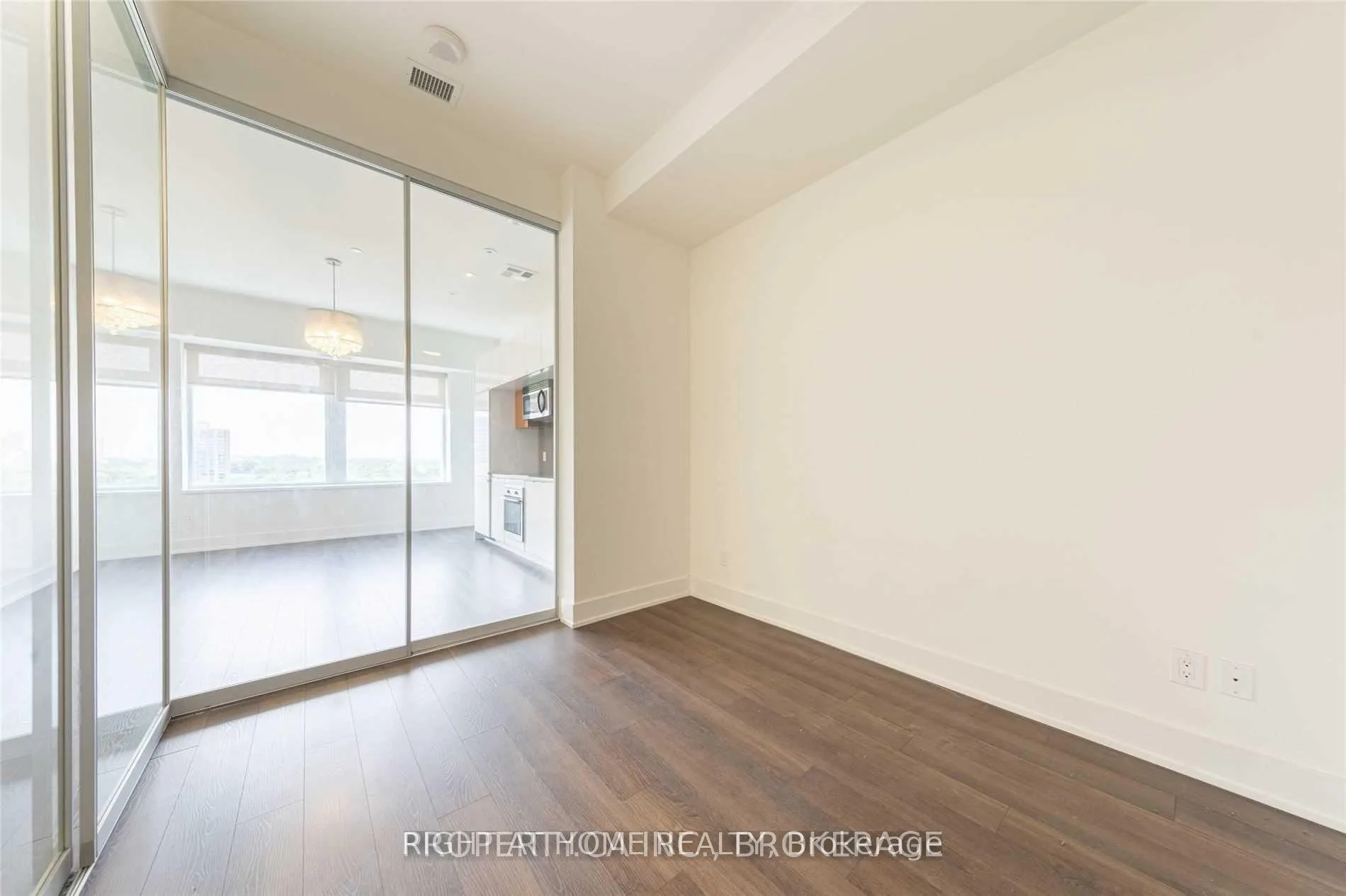 Photo 4 of Unit 1023, 111 St Clair Avenue W, Toronto, Yonge-St. Clair — HOMEH