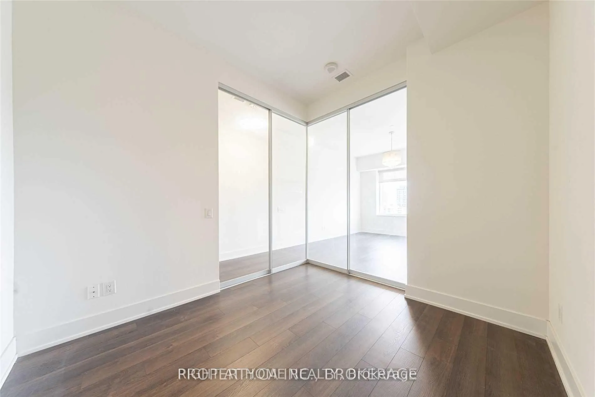 Photo 5 of Unit 1023, 111 St Clair Avenue W, Toronto, Yonge-St. Clair — HOMEH