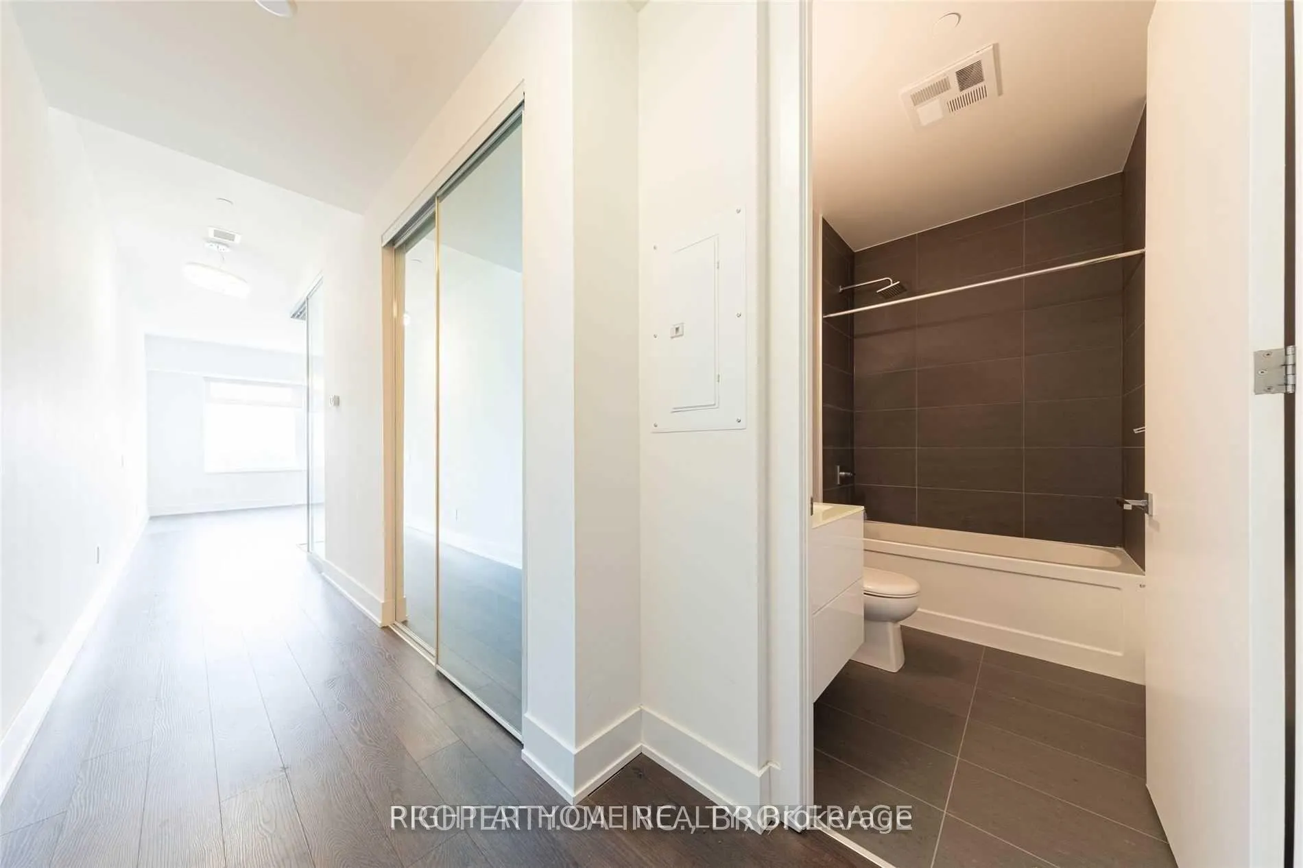 Photo 7 of Unit 1023, 111 St Clair Avenue W, Toronto, Yonge-St. Clair — HOMEH
