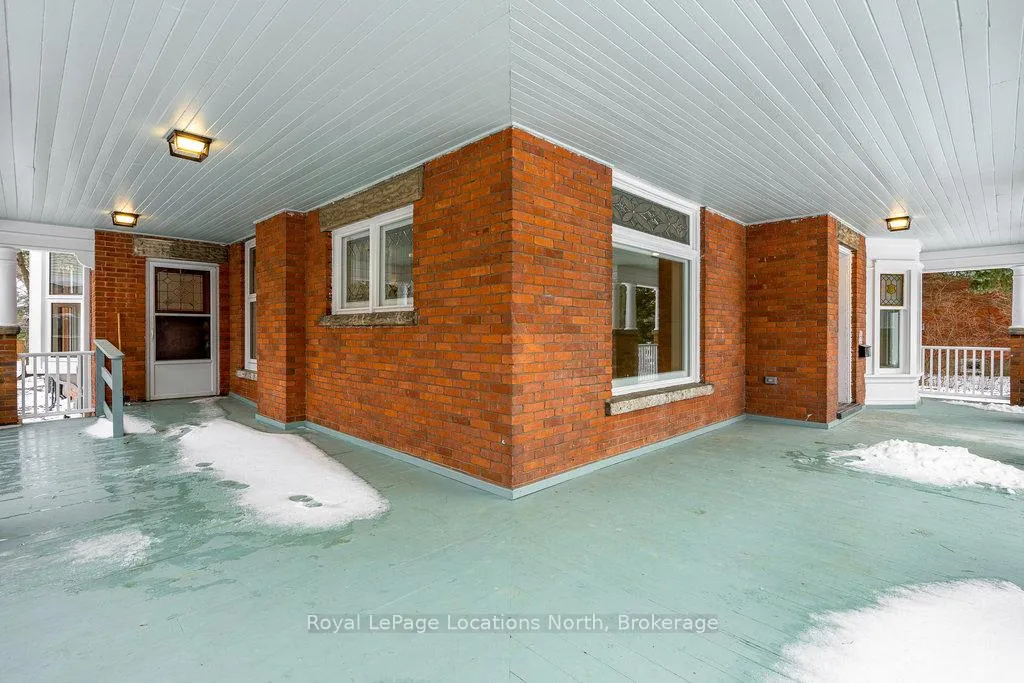 Photo 3 of Unit 1, 20 Alice Street E, Blue Mountains — HOMEH