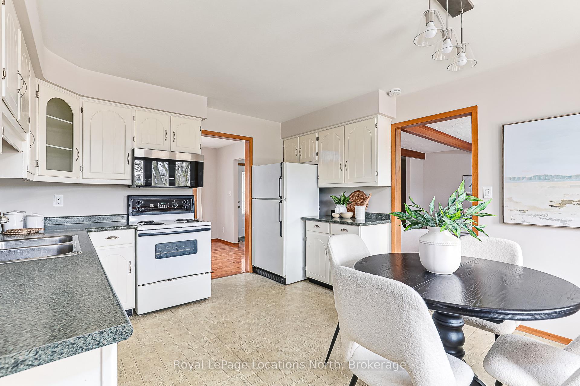 Photo 5 of 54 Townley Street, Clearview, Nottawa — HOMEH