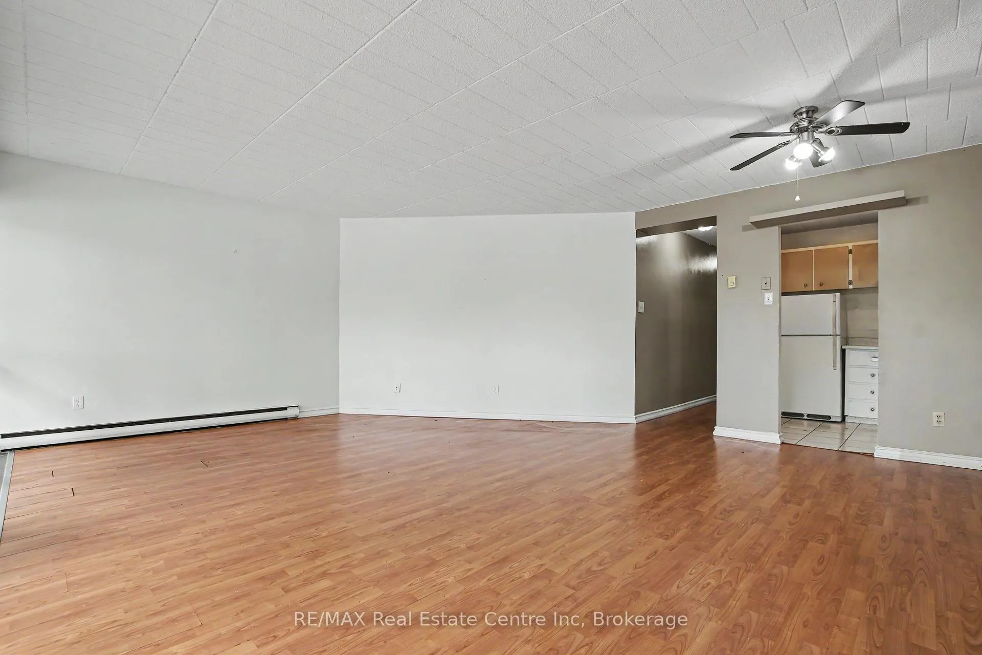 Photo 5 of Unit 412, 105 Conroy Crescent, Guelph, Dovercliffe Park/Old University — HOMEH