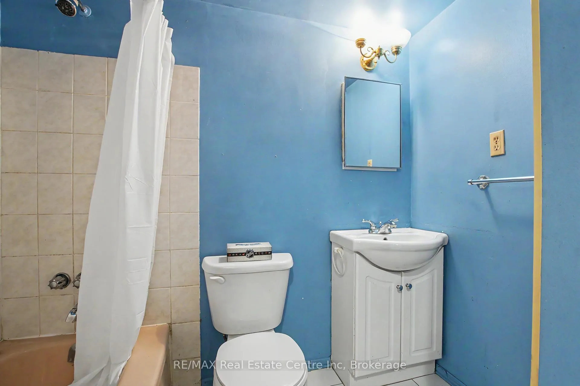 Photo 10 of Unit 412, 105 Conroy Crescent, Guelph, Dovercliffe Park/Old University — HOMEH