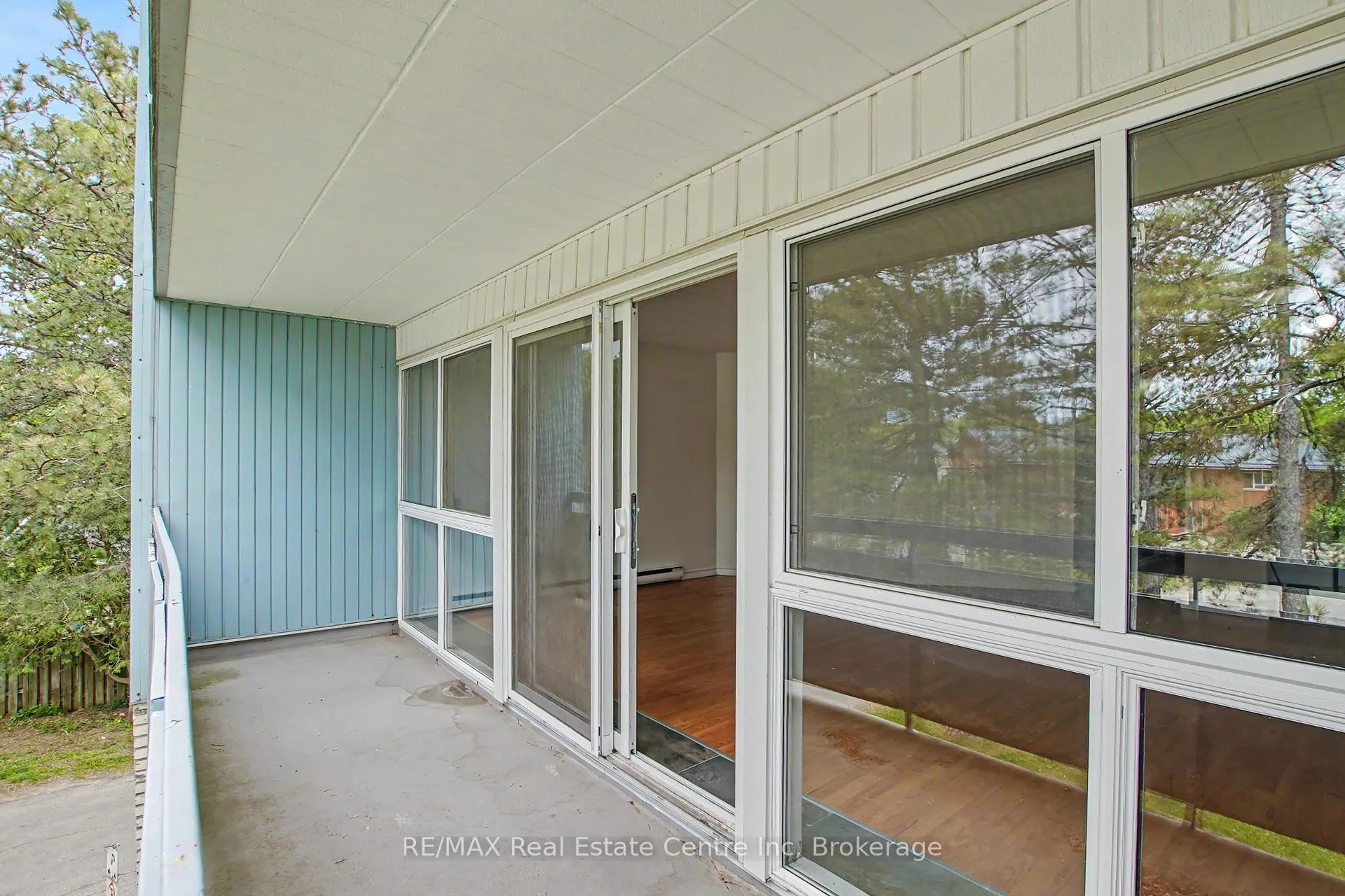 Photo 12 of Unit 412, 105 Conroy Crescent, Guelph, Dovercliffe Park/Old University — HOMEH